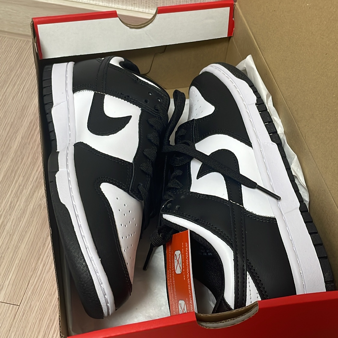 Nike Dunk Low Retro Black 착용 스타일 - 2