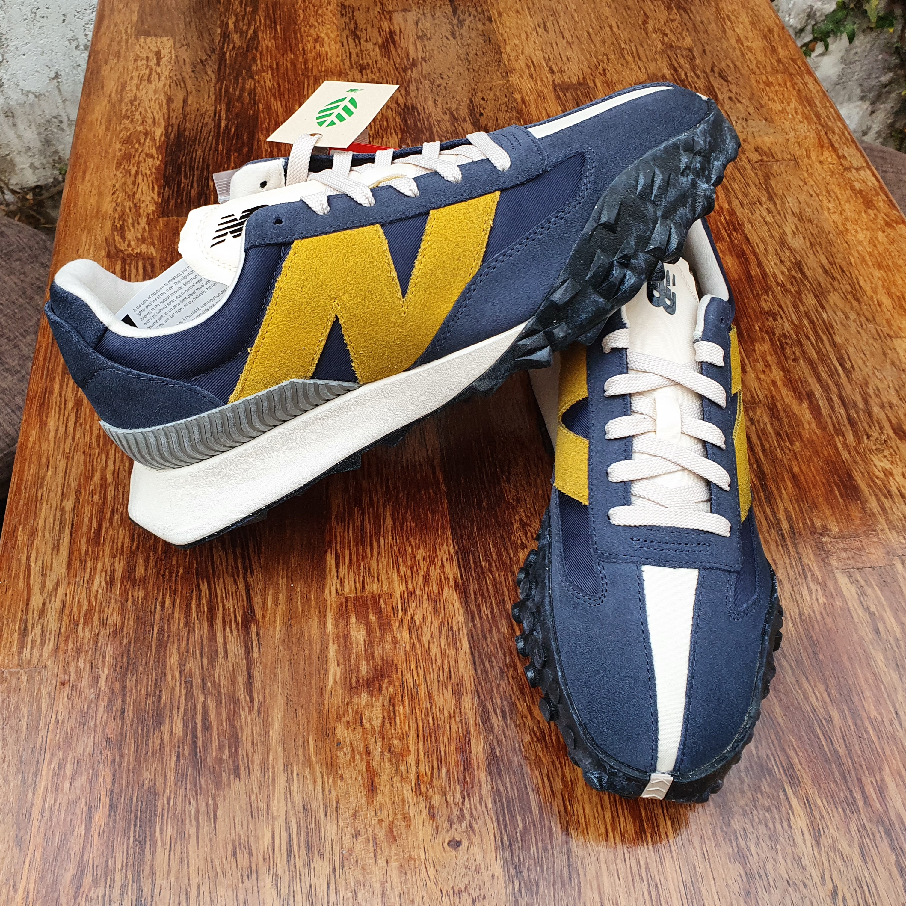 New Balance XC-72 Shifted Worn Navy 착용 스타일 - 1