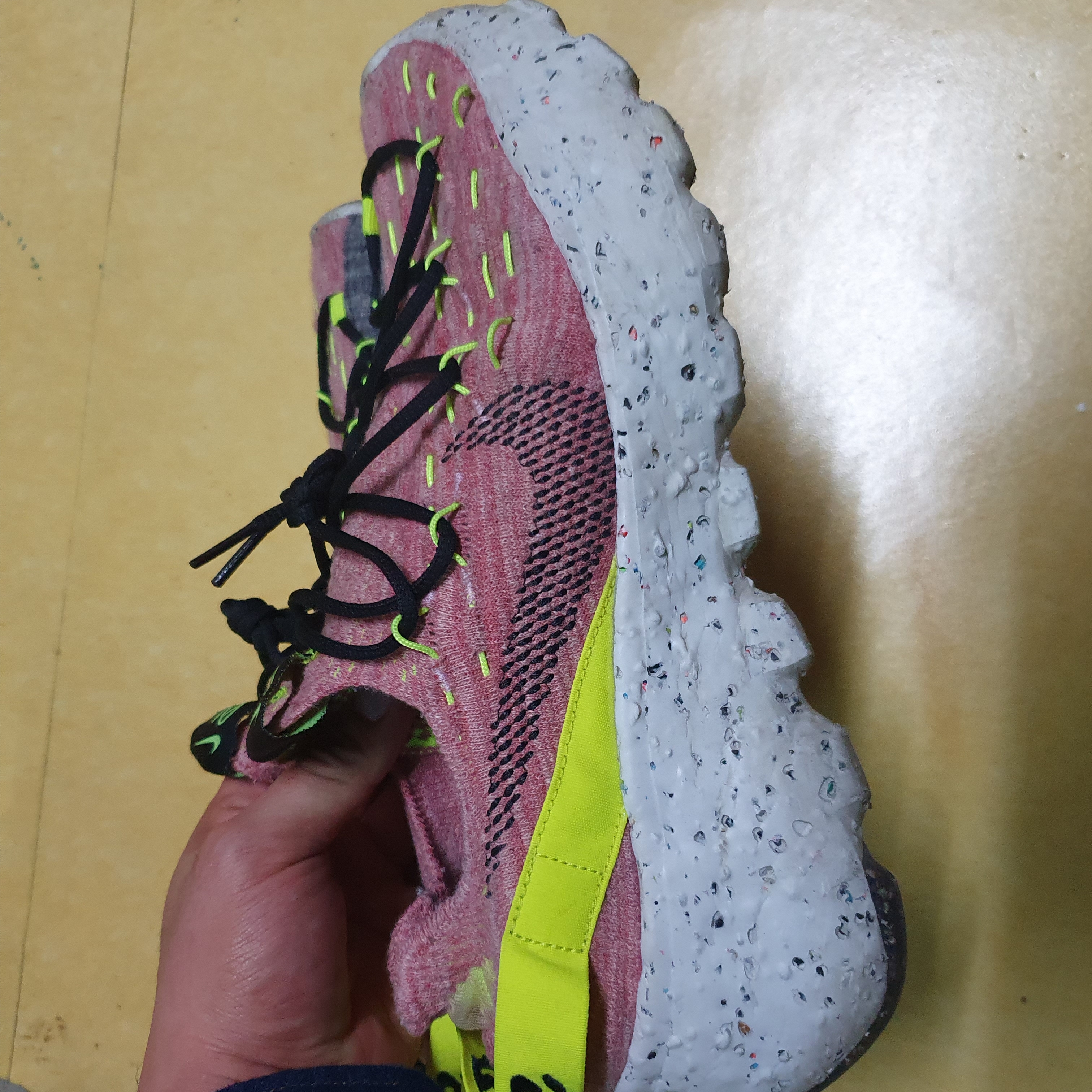 Nike Space Hippie 04 Lemon Venom 착용 스타일 - 2
