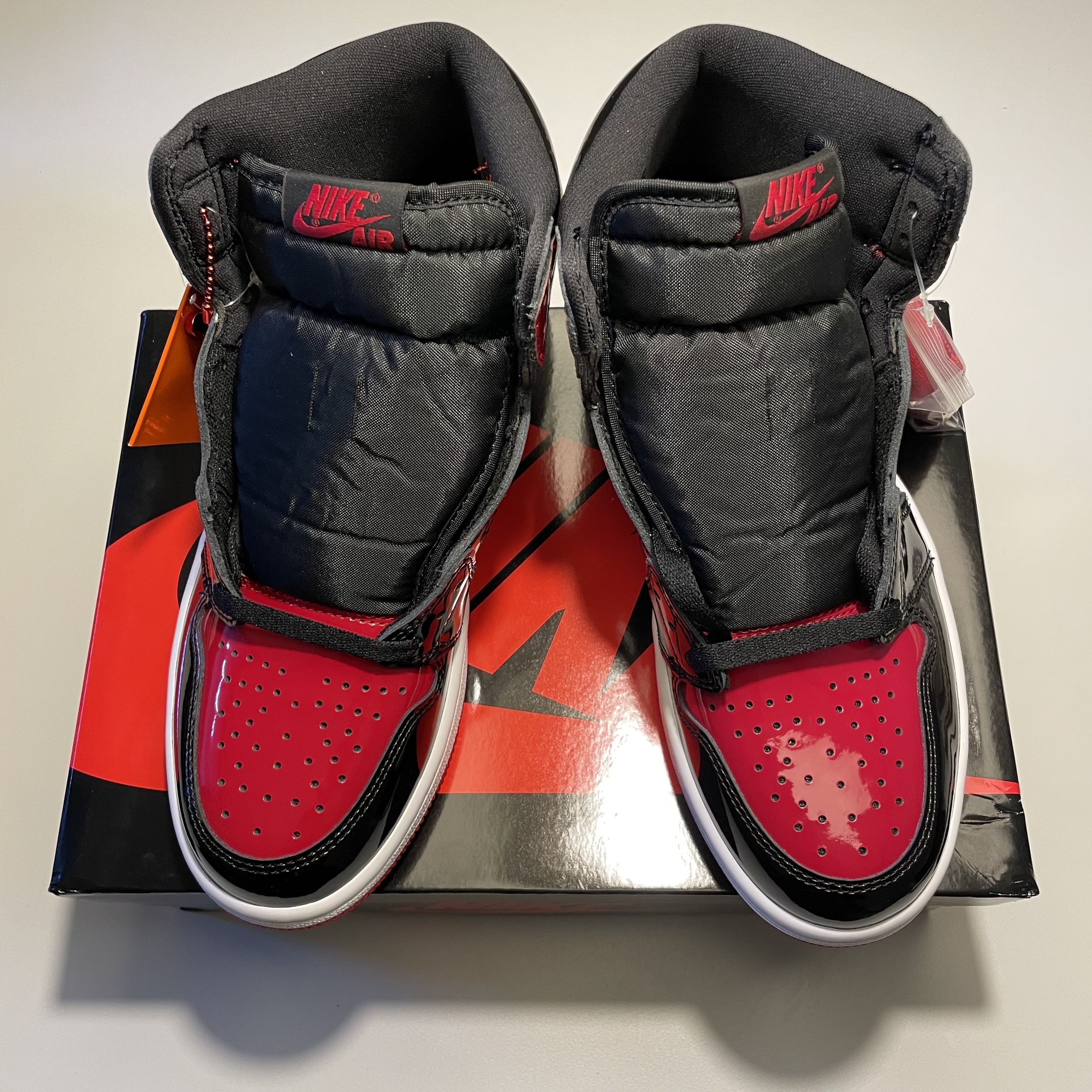 Jordan 1 Retro High OG Patent Bred 착용 스타일 - 3