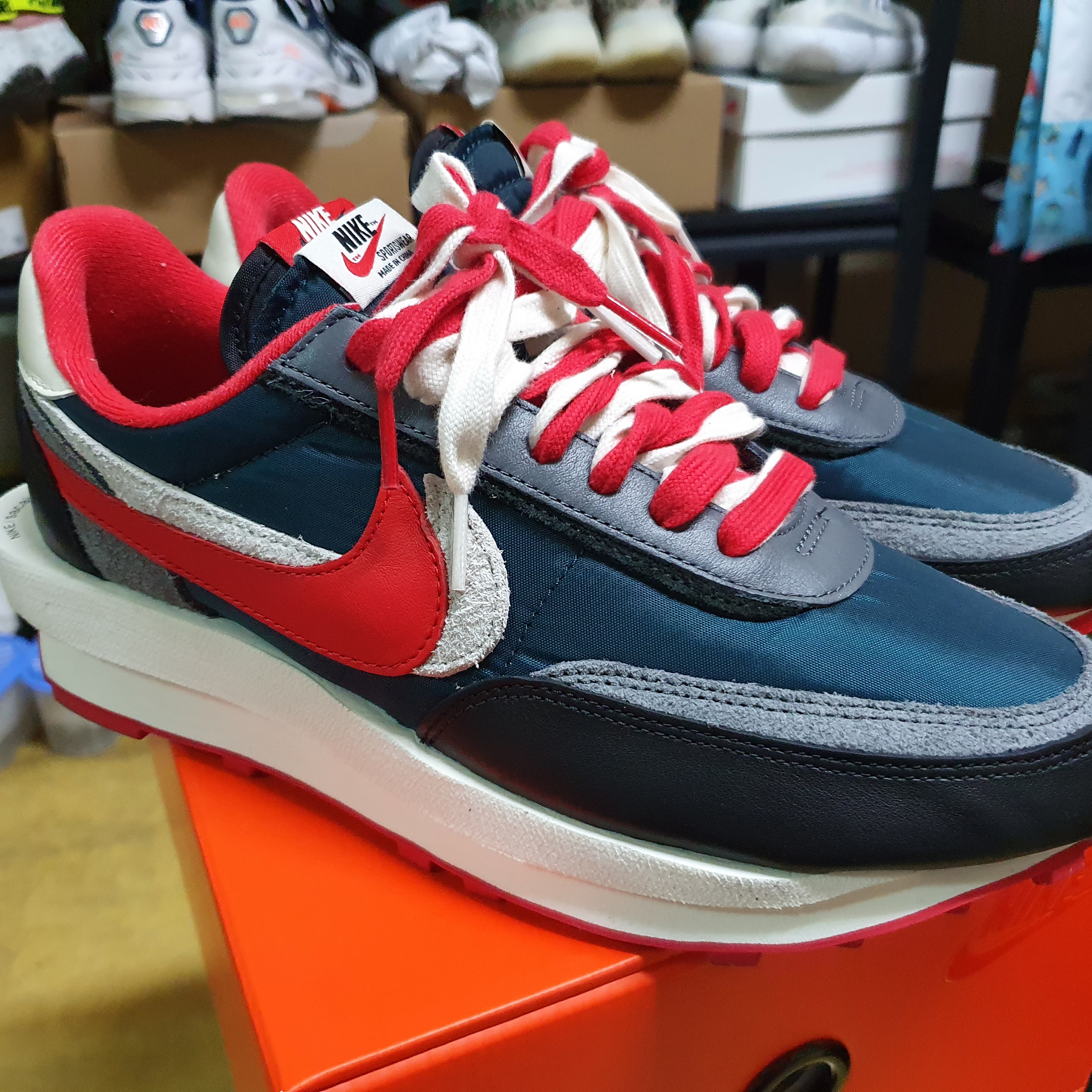 Nike x Sacai x Undercover LDWaffle Midnight Spruce University Red 착용 스타일 - 1