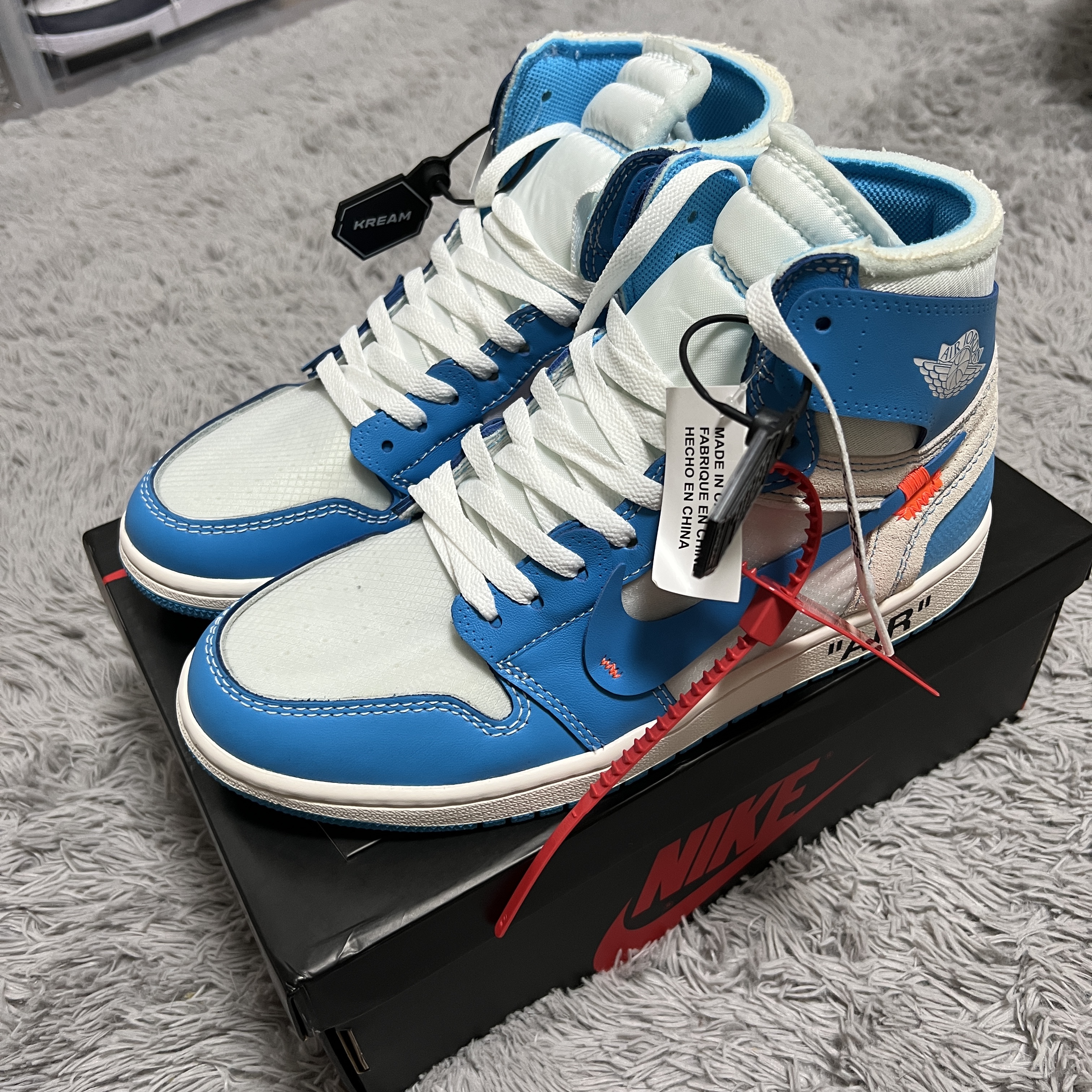 Jordan 1 x Travis Scott Retro High OG SP Mocha, Jordan 1 x Off-White Retro High University Blue 착용 스타일 - 4