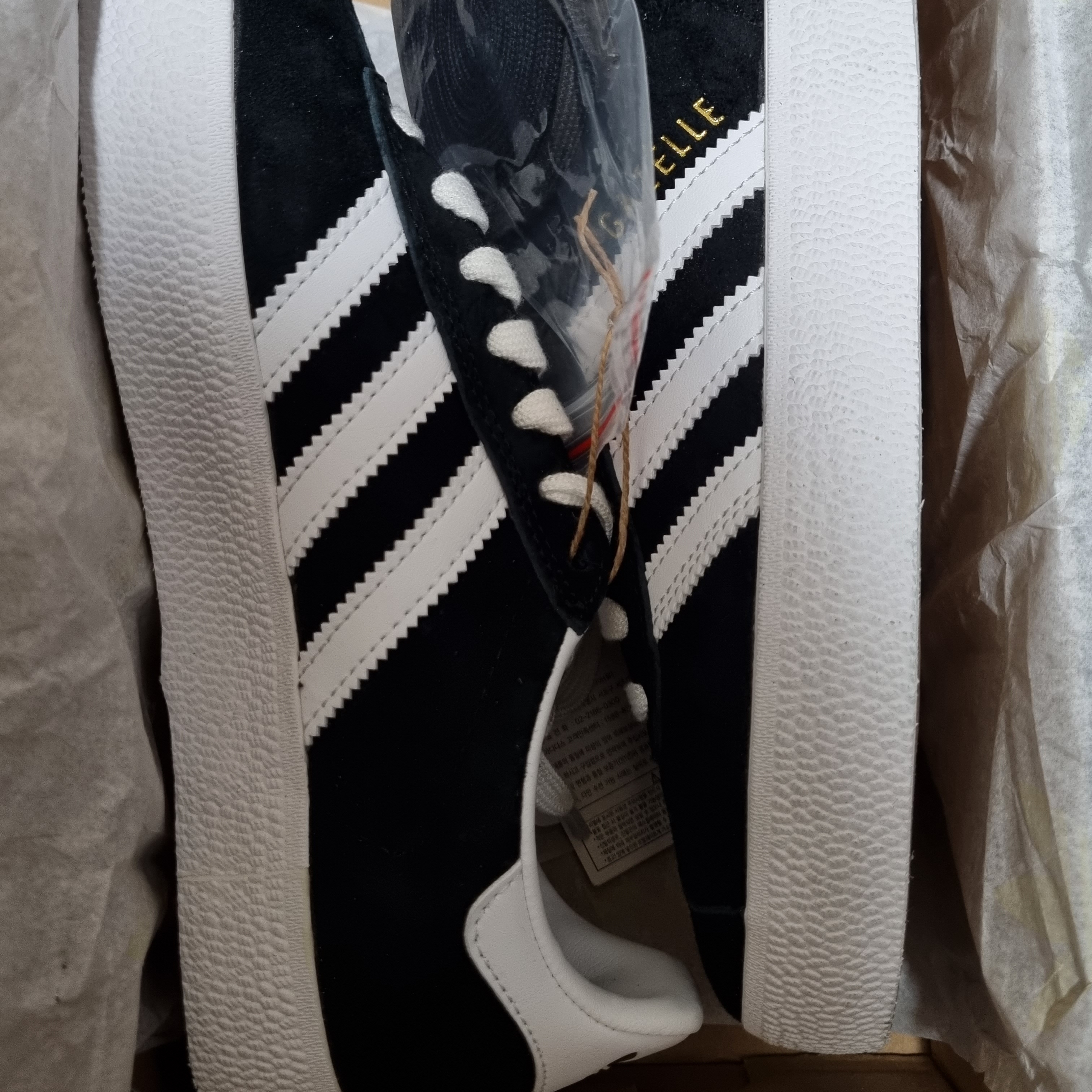Adidas Gazelle ADV Core Black 착용 스타일
