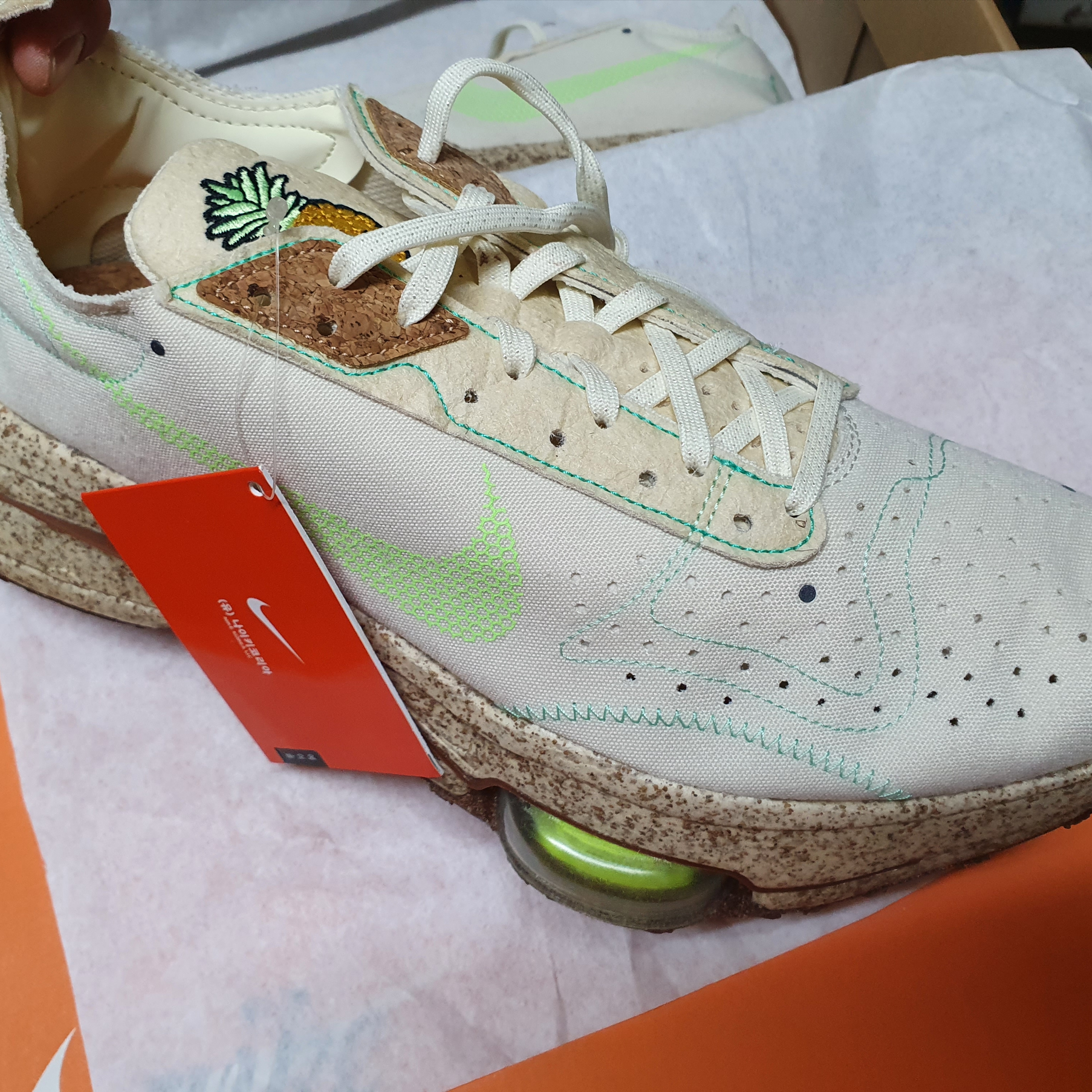 Nike Air Zoom Type PRM Pineapple 착용 스타일 - 2