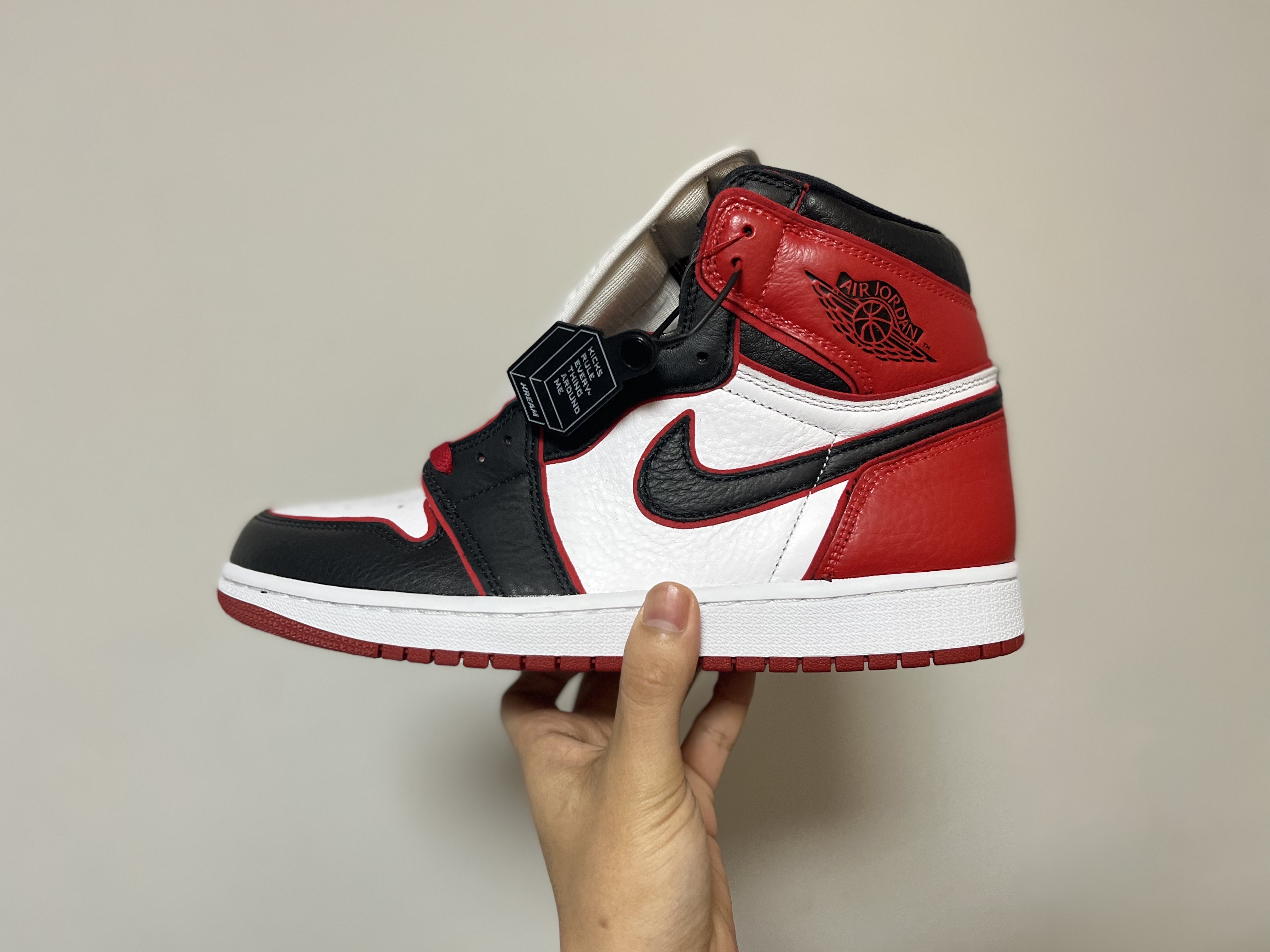 Jordan 1 Retro High OG Bloodline 착용 스타일 - 1