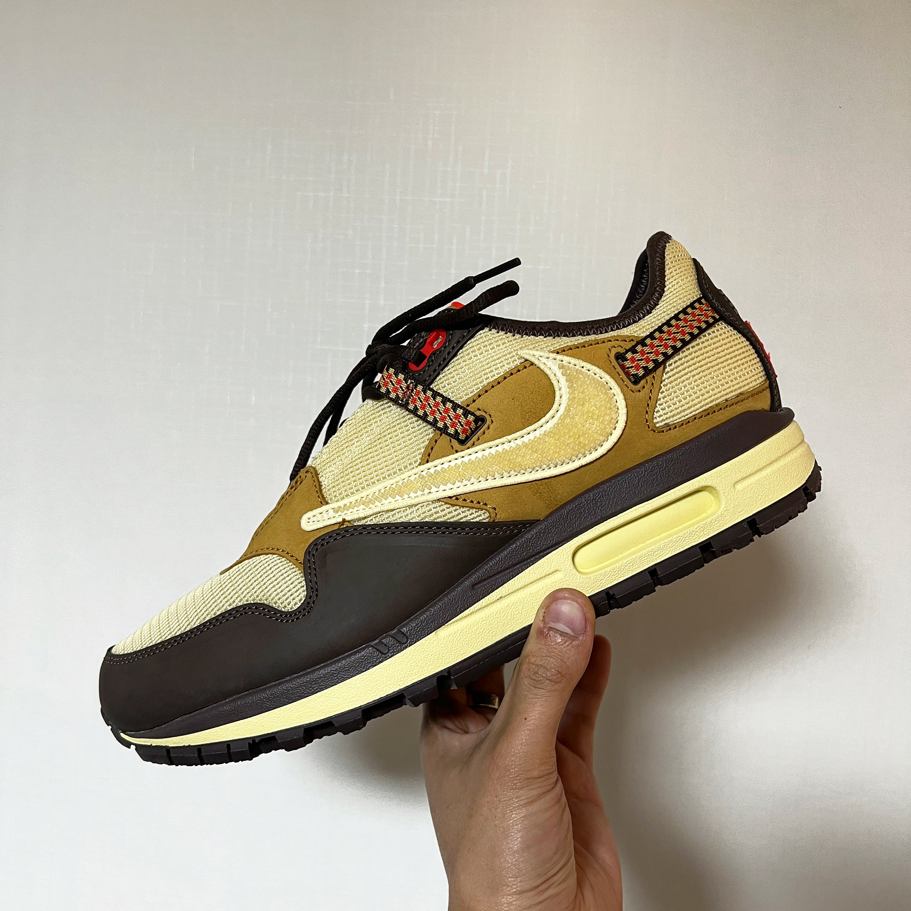 Nike x Travis Scott Air Max 1 Cact.us Brown 착용 스타일