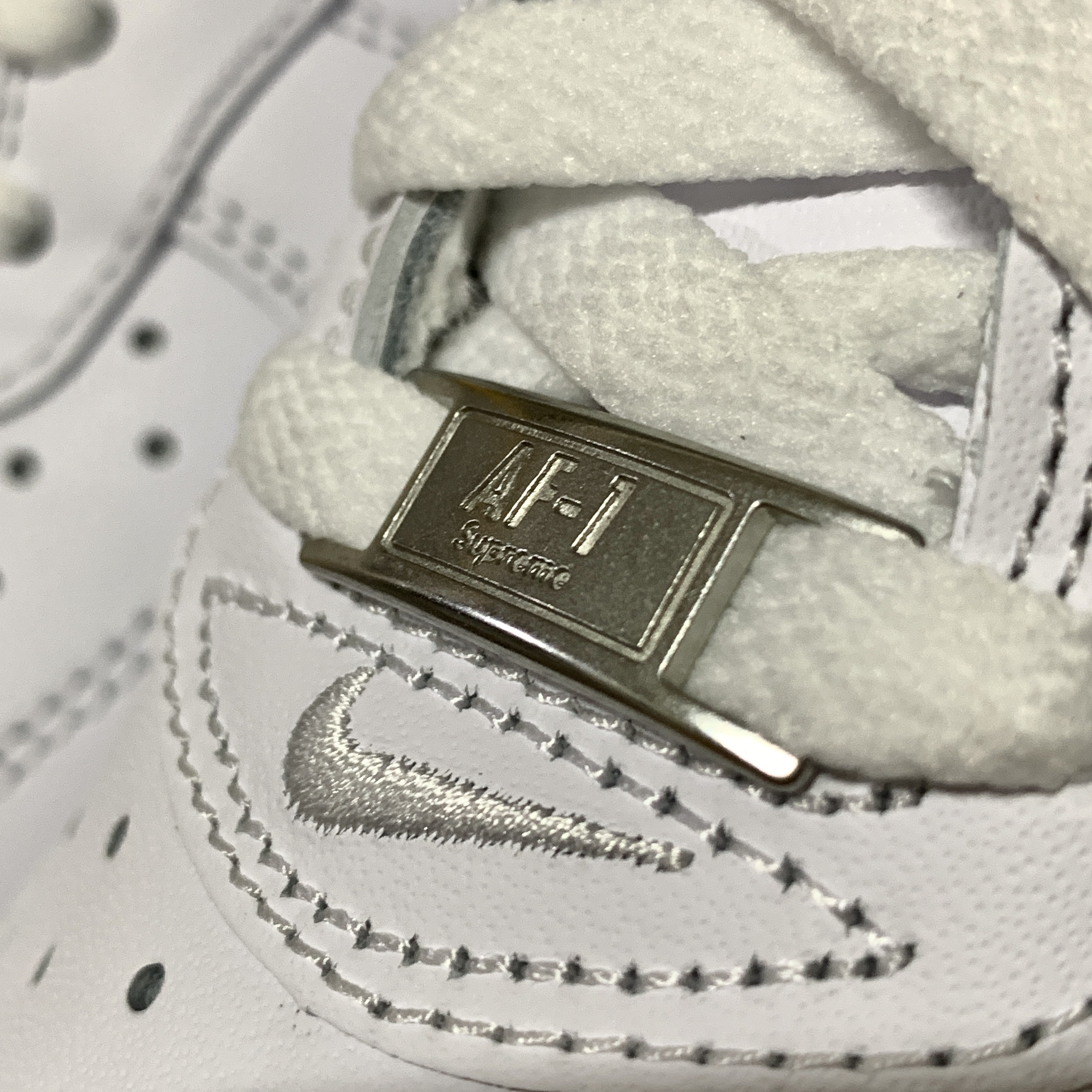 Nike x Supreme Air Force 1 Low White 착용 스타일 - 3