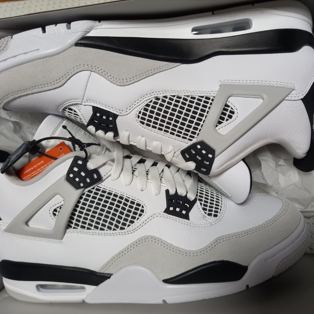Jordan 4 Retro White and Black 착용 스타일