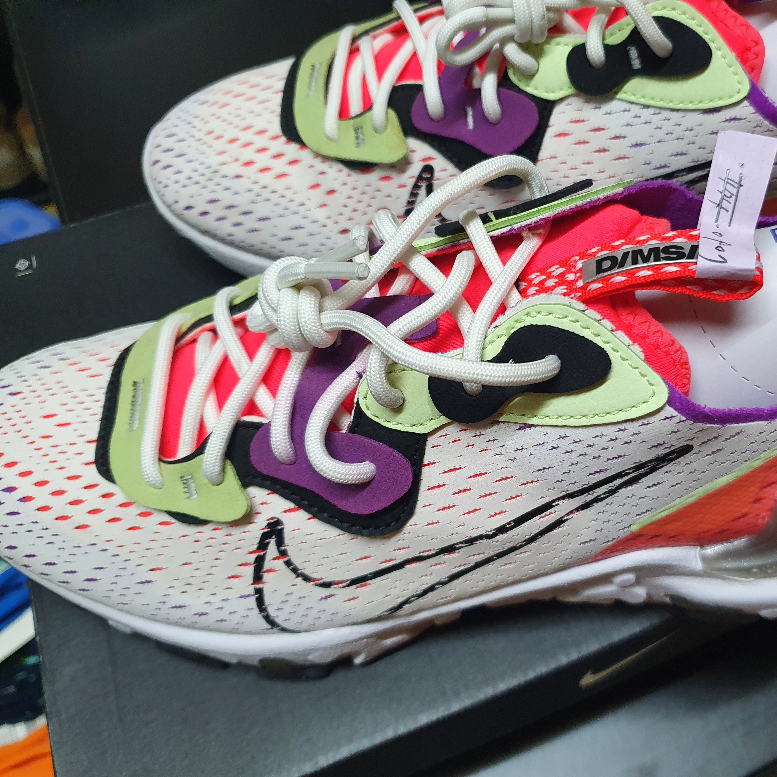Nike React Vision Barely Volt Laser Crimson 착용 스타일 - 3