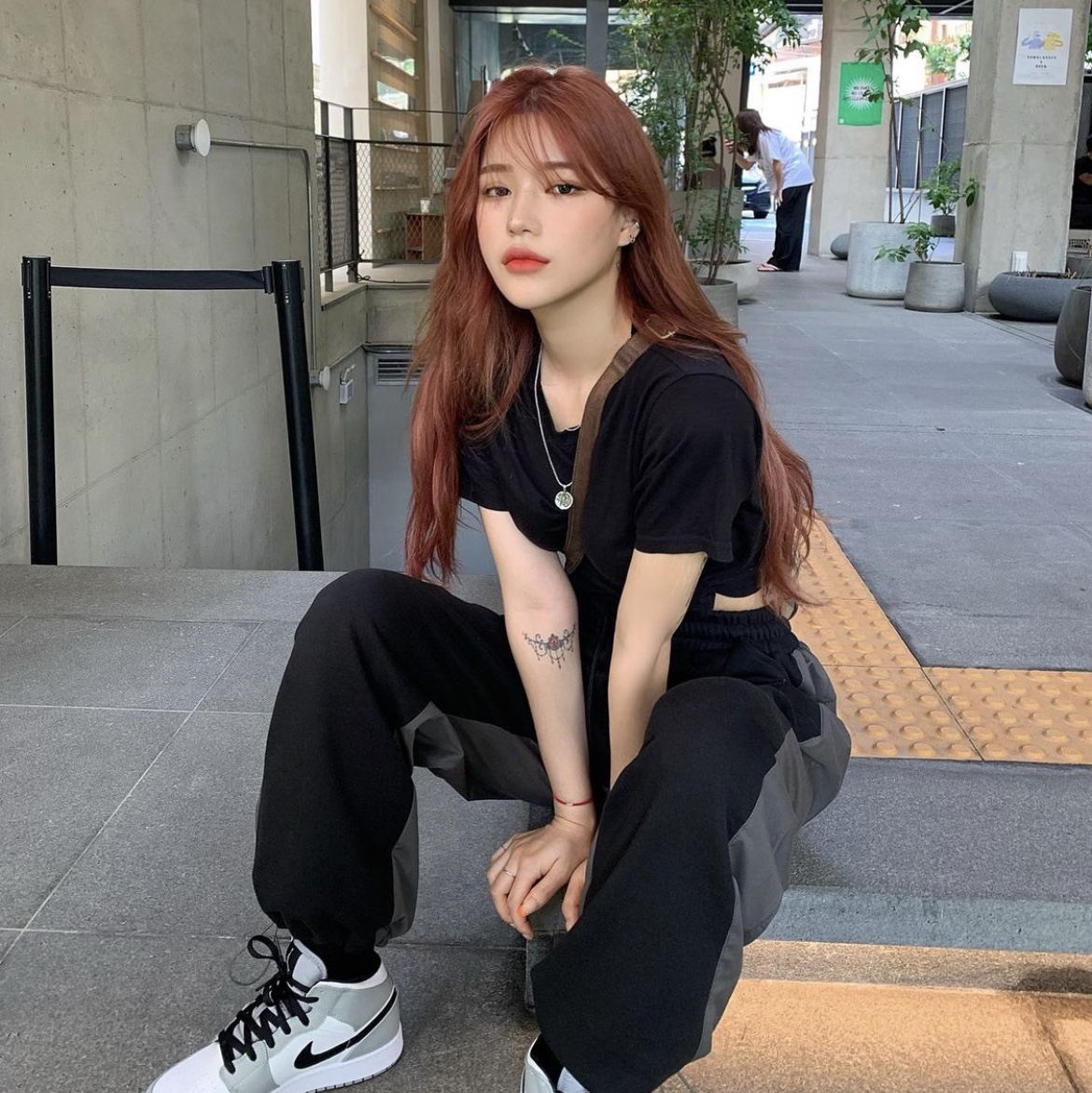 Jordan 1 Mid Light Smoke Grey 착용 스타일 - 1