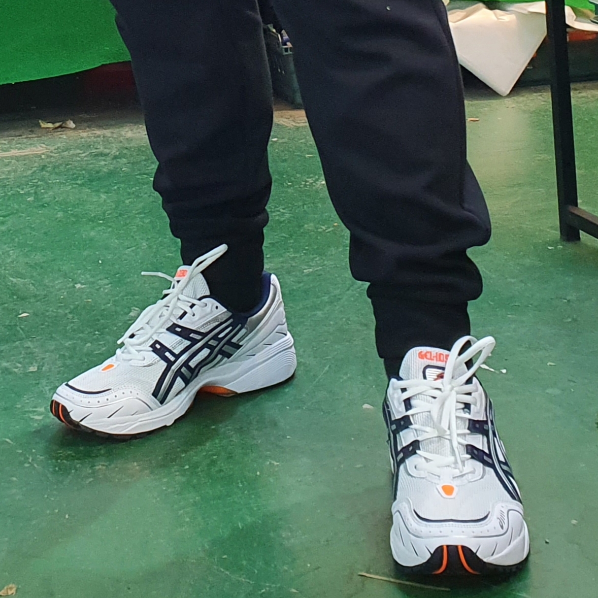 Asics Gel-1090 White Midnight 착용 스타일 - 2