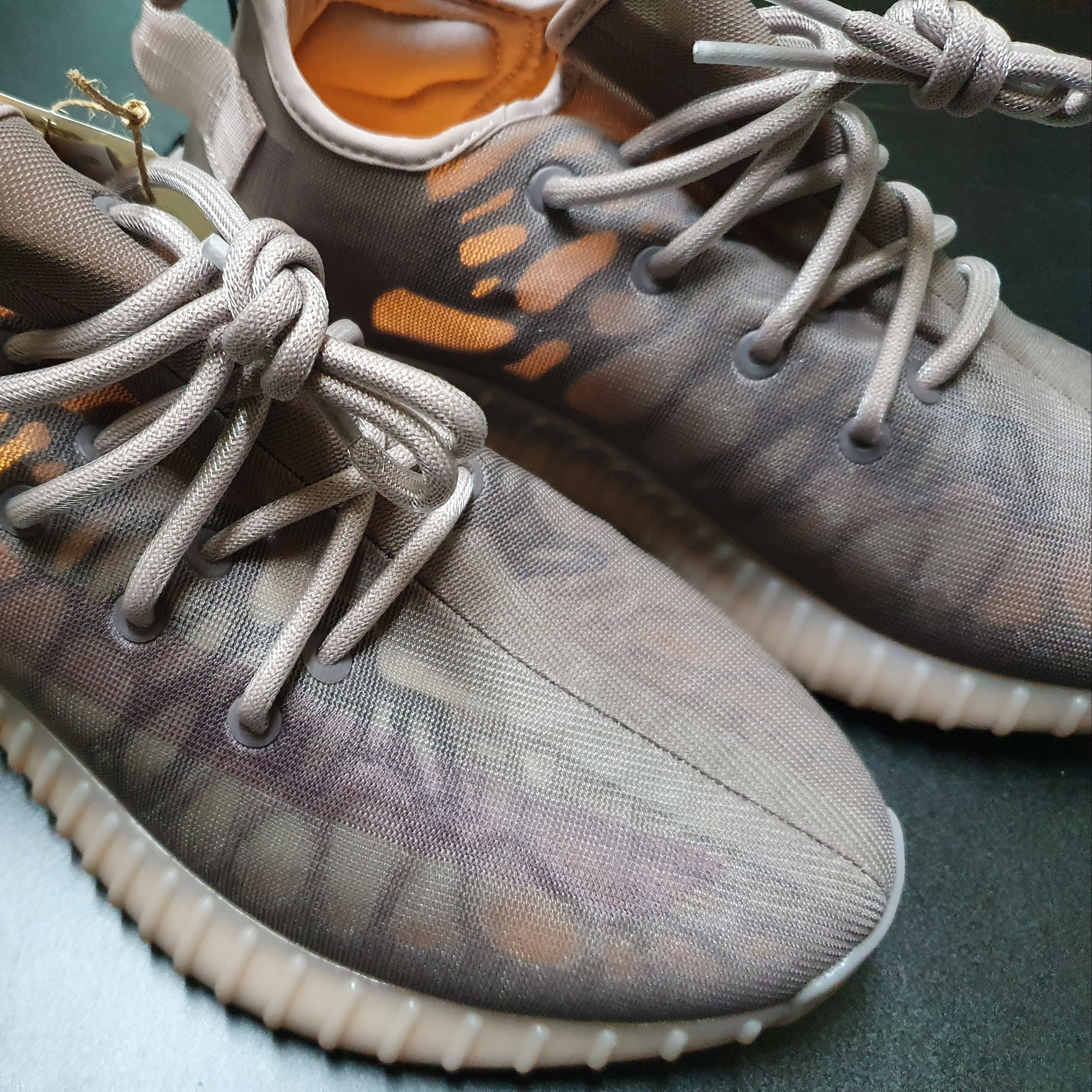 Adidas Yeezy Boost 350 V2 Mono Mist 착용 스타일 - 1