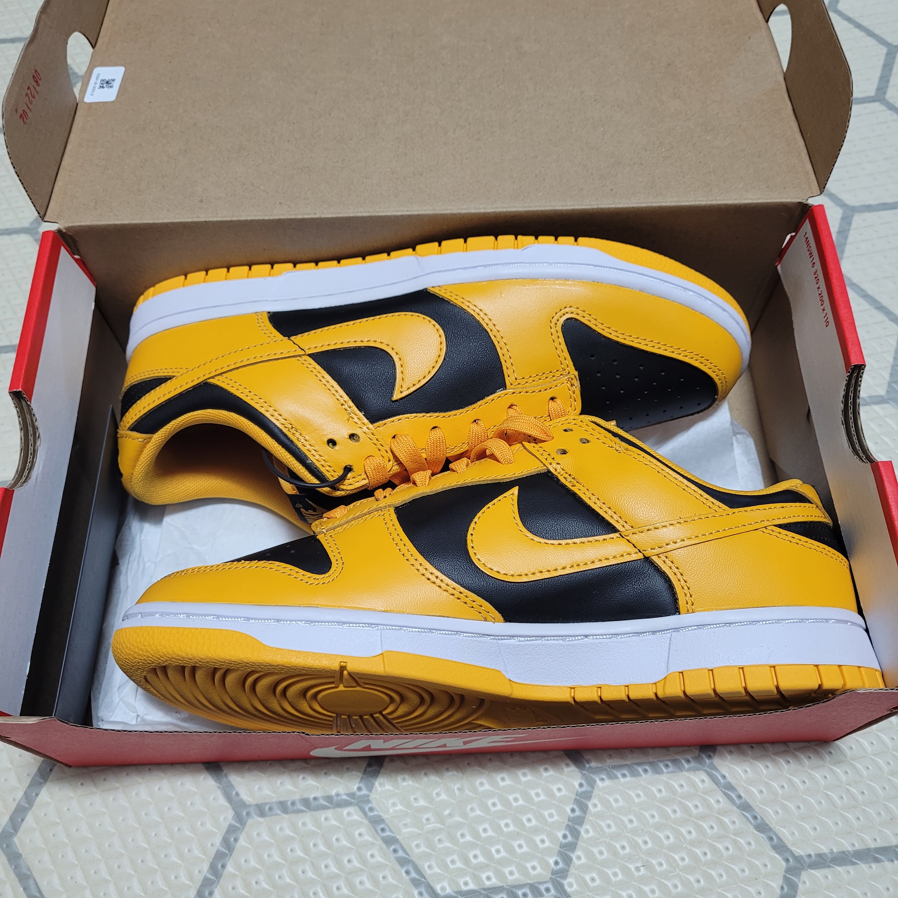 Nike Dunk Low Retro Championship Goldenrod 착용 스타일