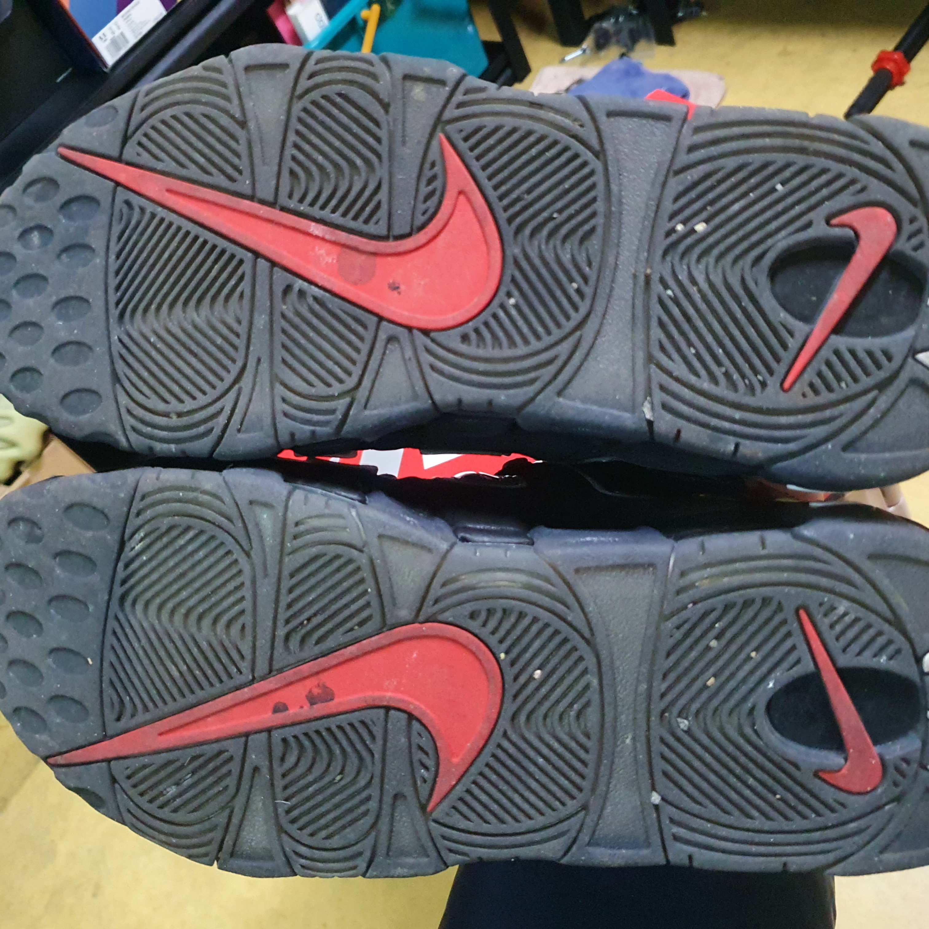 Nike Air More Uptempo 96 Maximum Volume 착용 스타일 - 5