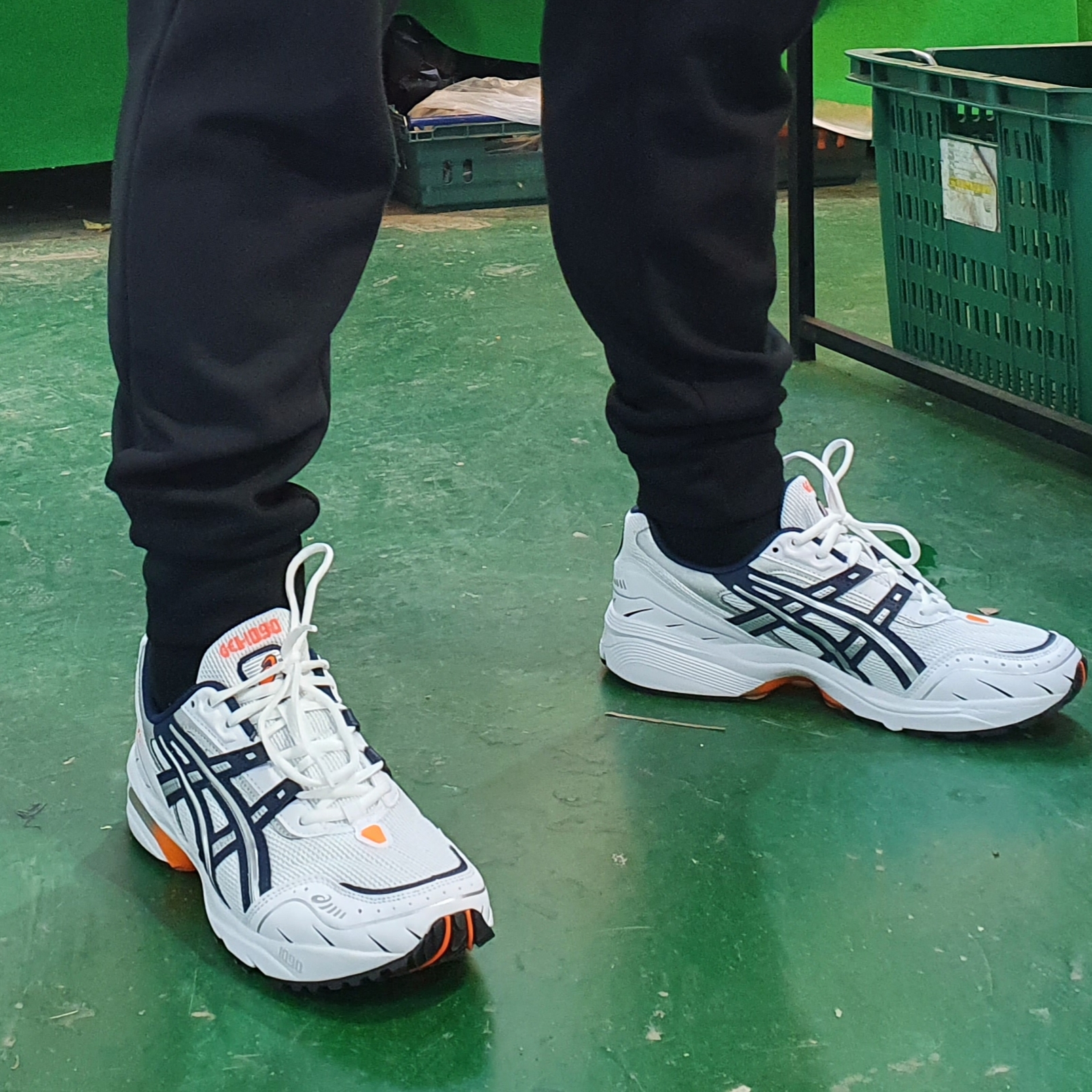 Asics Gel-1090 White Midnight 착용 스타일 - 1