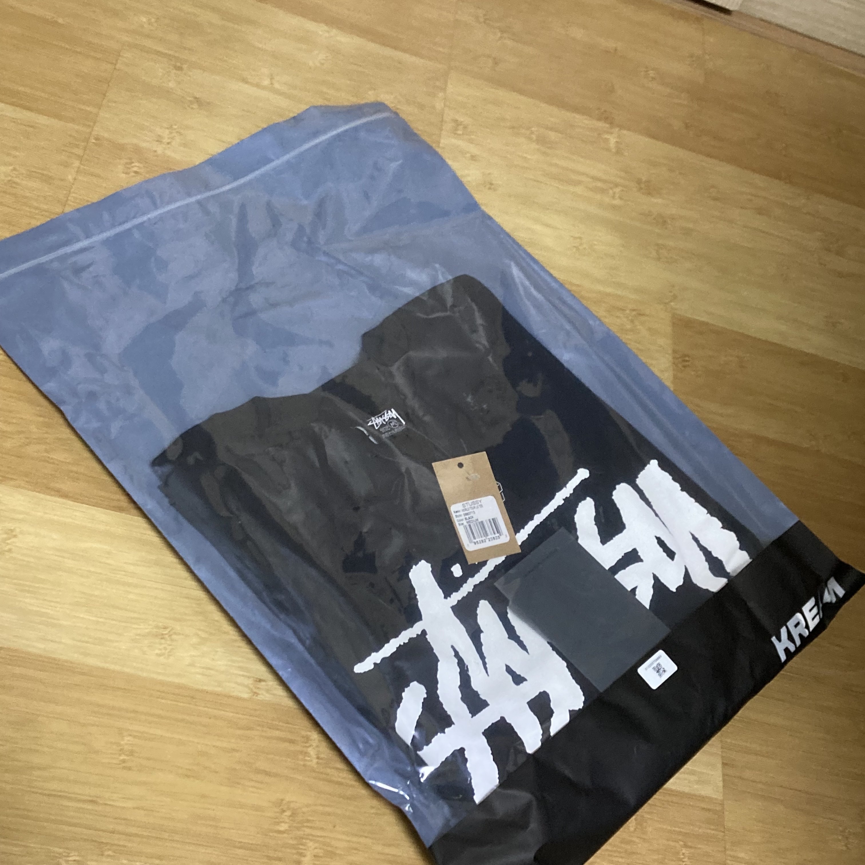 Stussy World Tour LS T-Shirt Black 착용 스타일