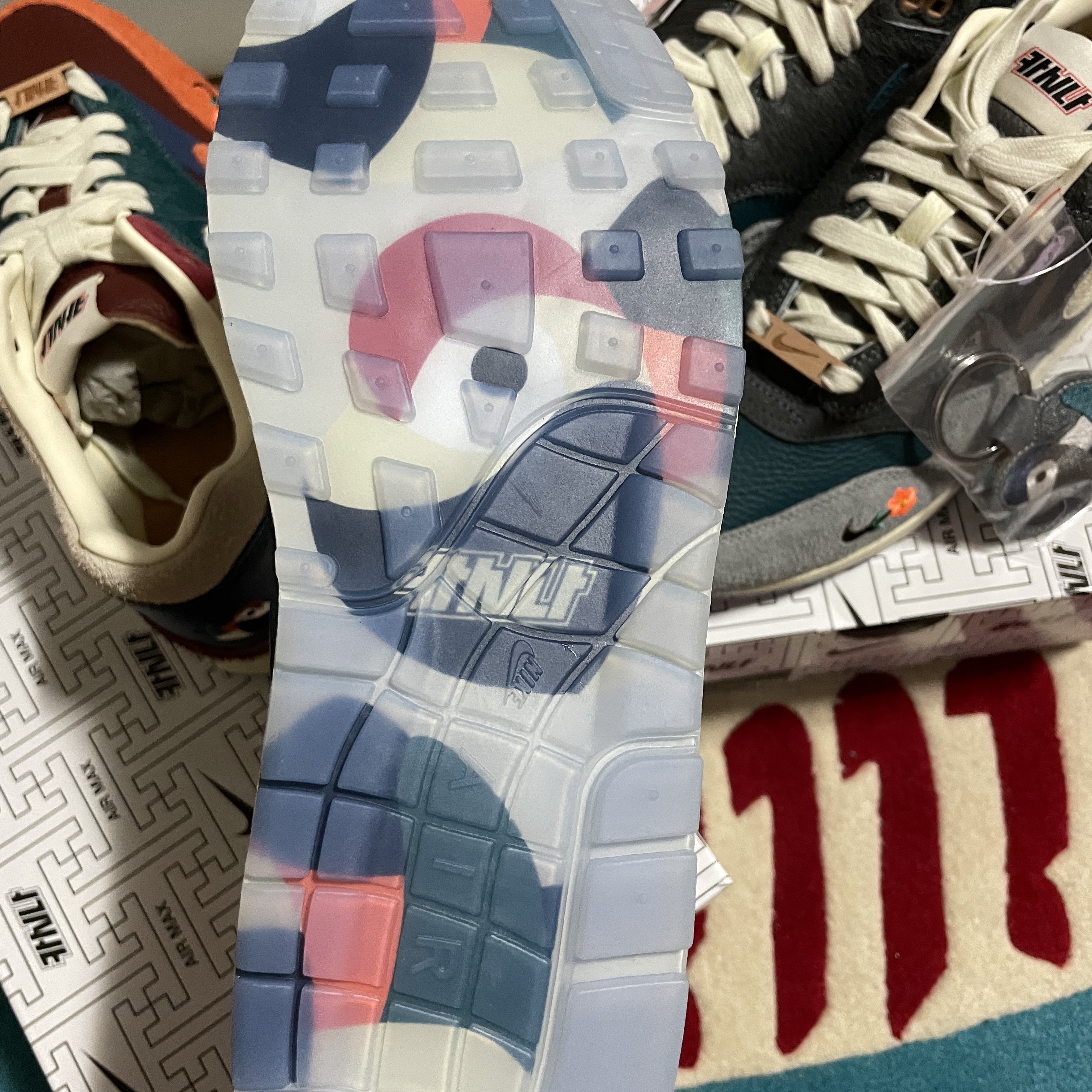 Nike x Kasina Air Max 1 SP Won-Ang Orange, Nike x Kasina Air Max 1 SP Won-Ang Particle Grey 착용 스타일 - 4