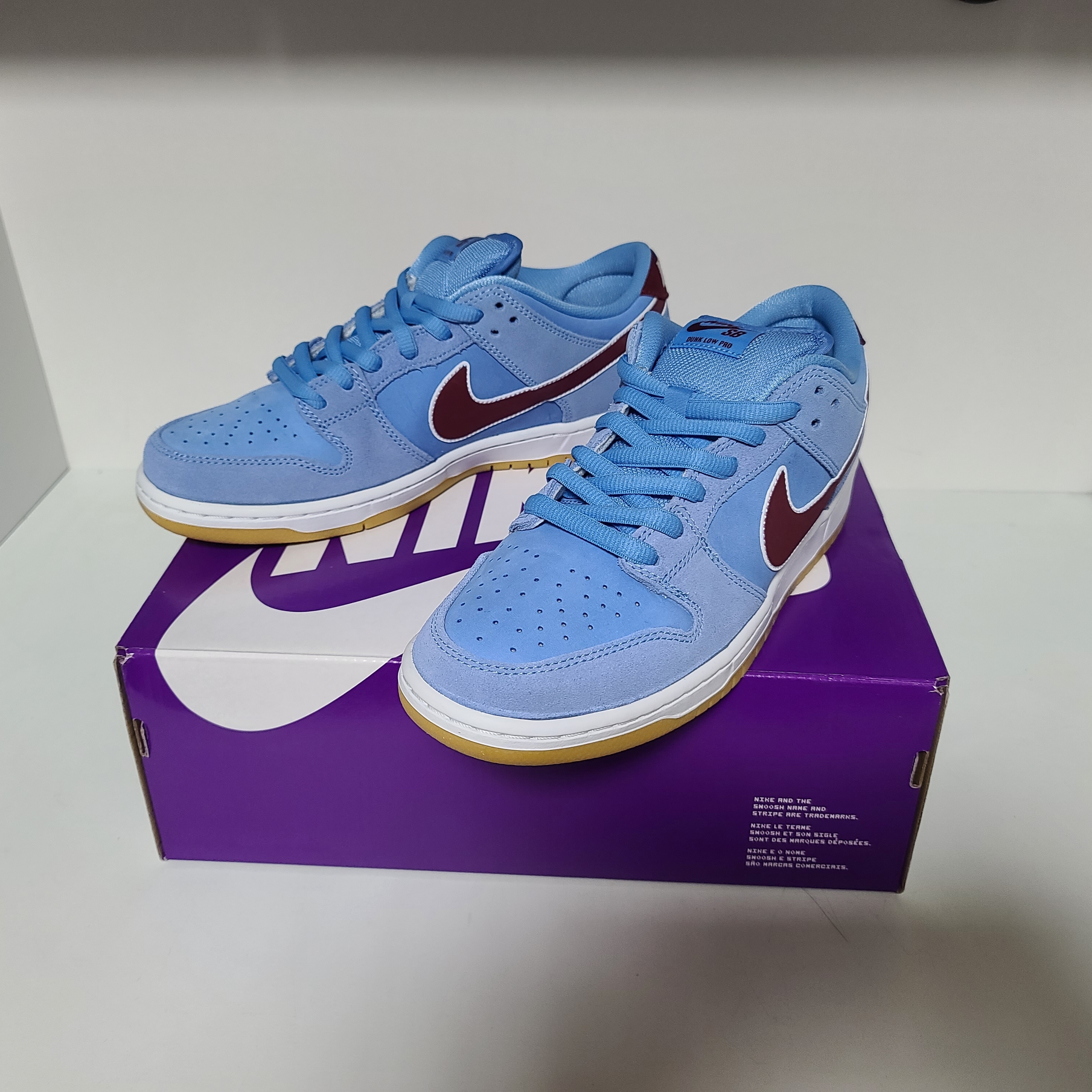 Nike SB Dunk Low Premium Valor Blue and Team Maroon 착용 스타일 - 2