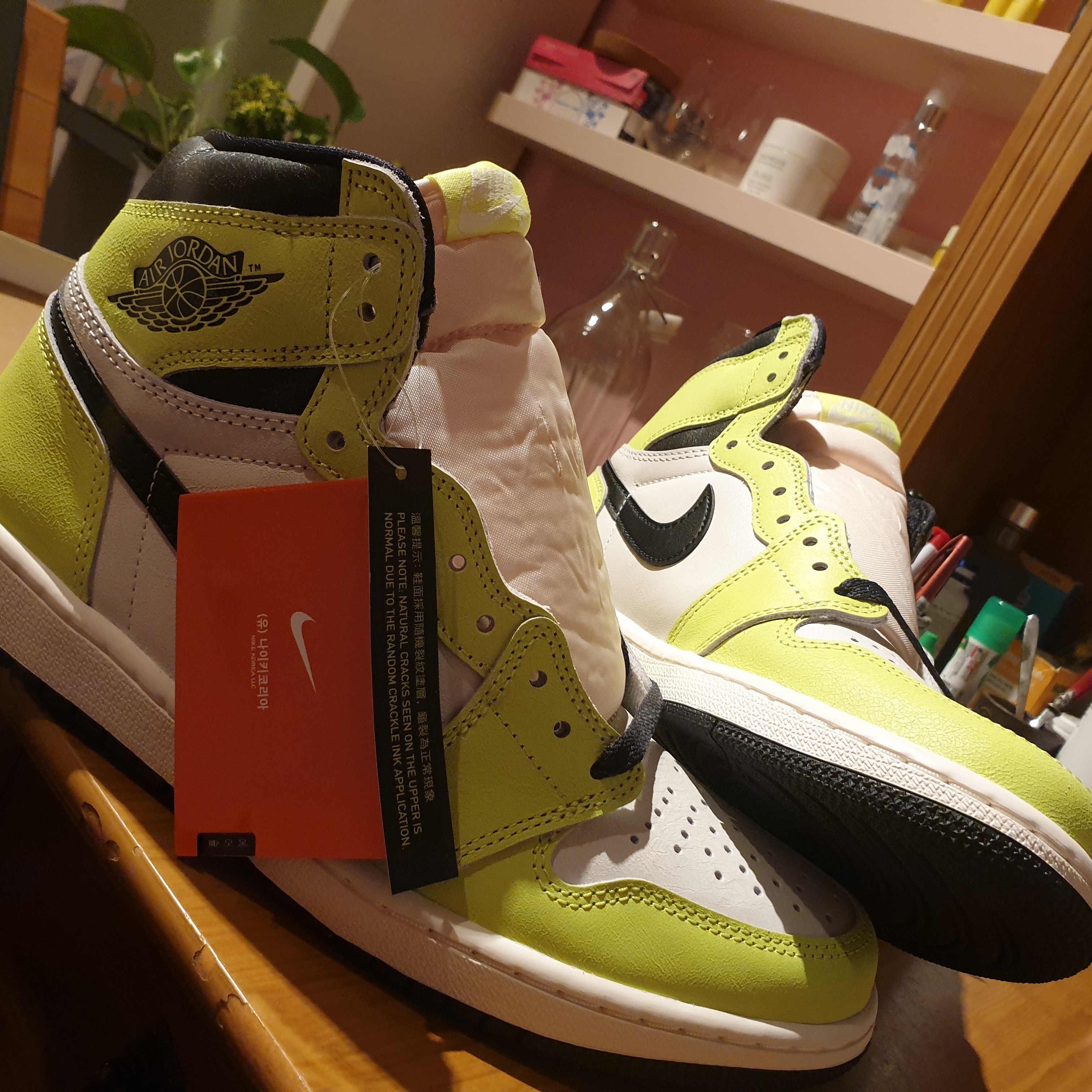Jordan 1 Retro High OG Volt 착용 스타일 - 3