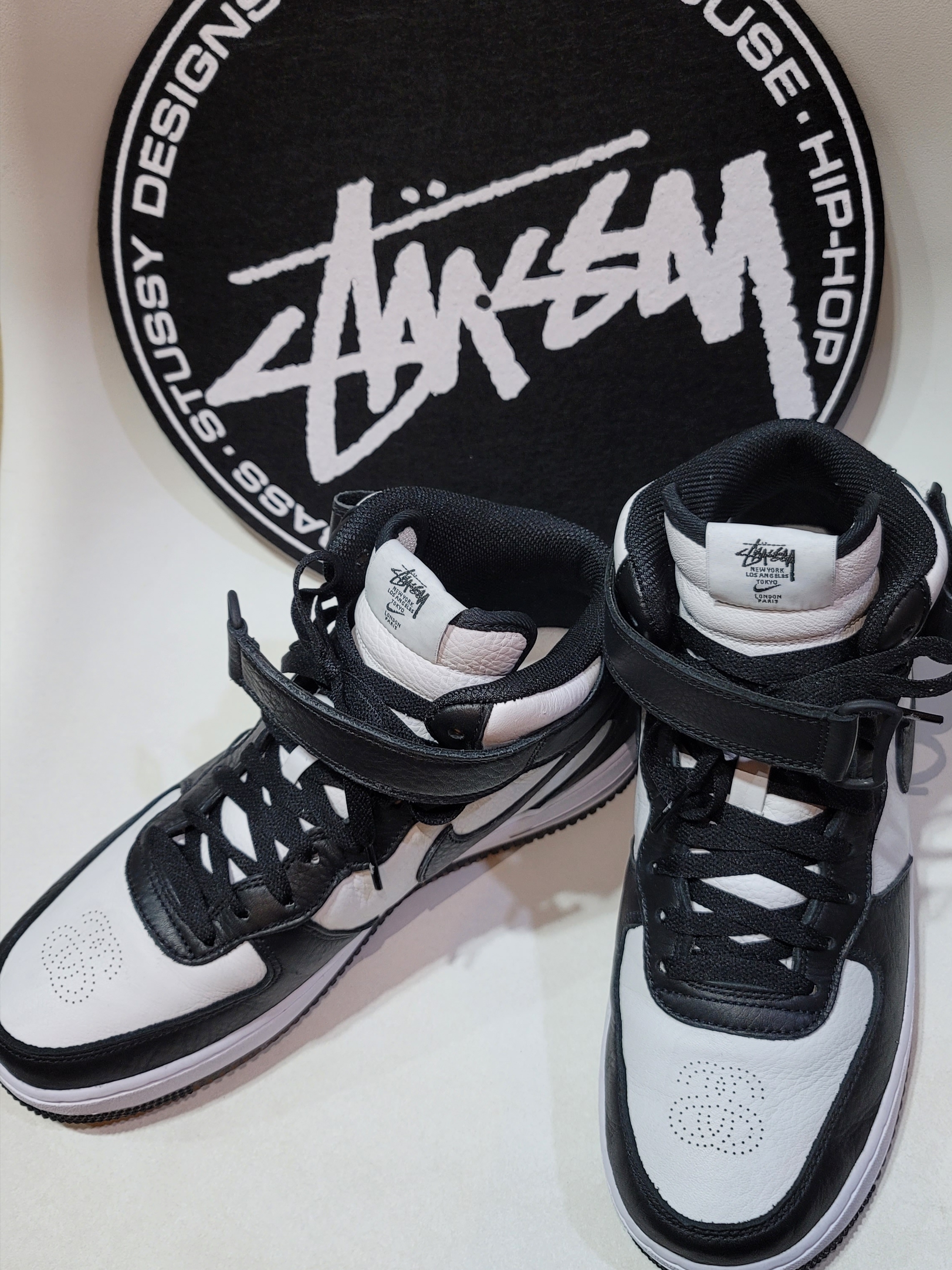 Nike Heritage 86 Cap Black, Nike x Stussy Air Force 1 '07 Mid SP Black and Light Bone 착용 스타일 - 3