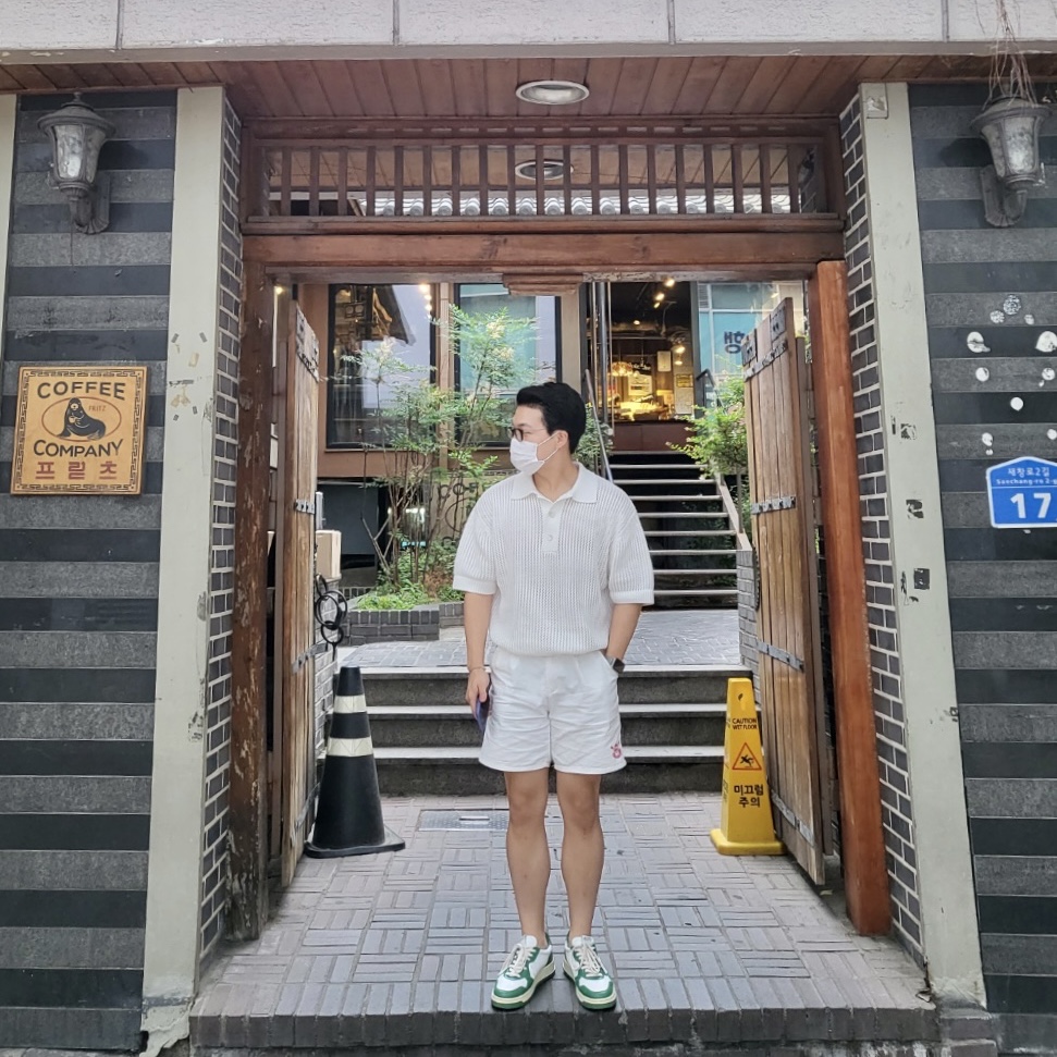 Autry Medalist Low Leather Sneakers Green White 착용 스타일