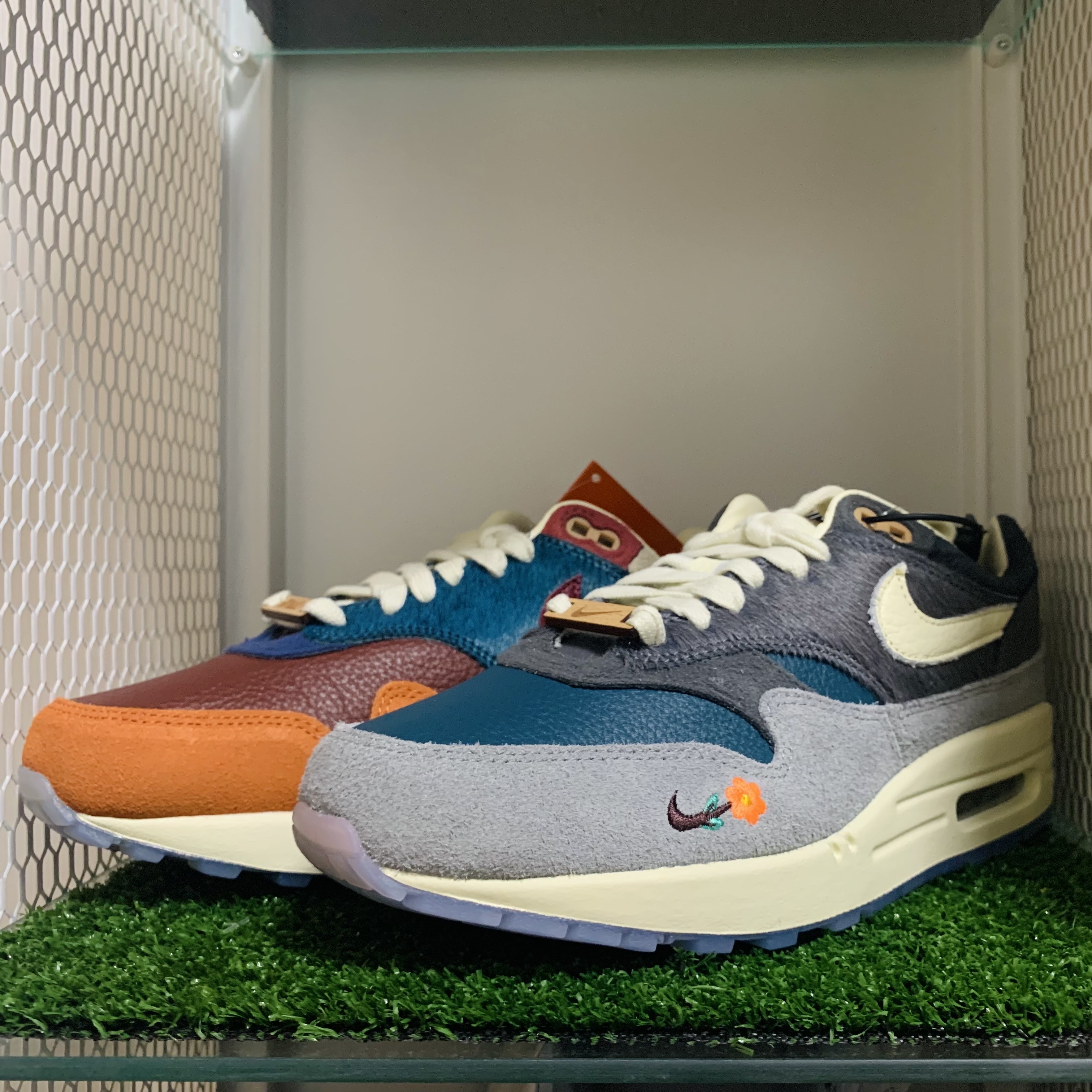Nike x Kasina Air Max 1 SP Won-Ang Orange, Nike x Kasina Air Max 1 SP Won-Ang Particle Grey 착용 스타일 - 1