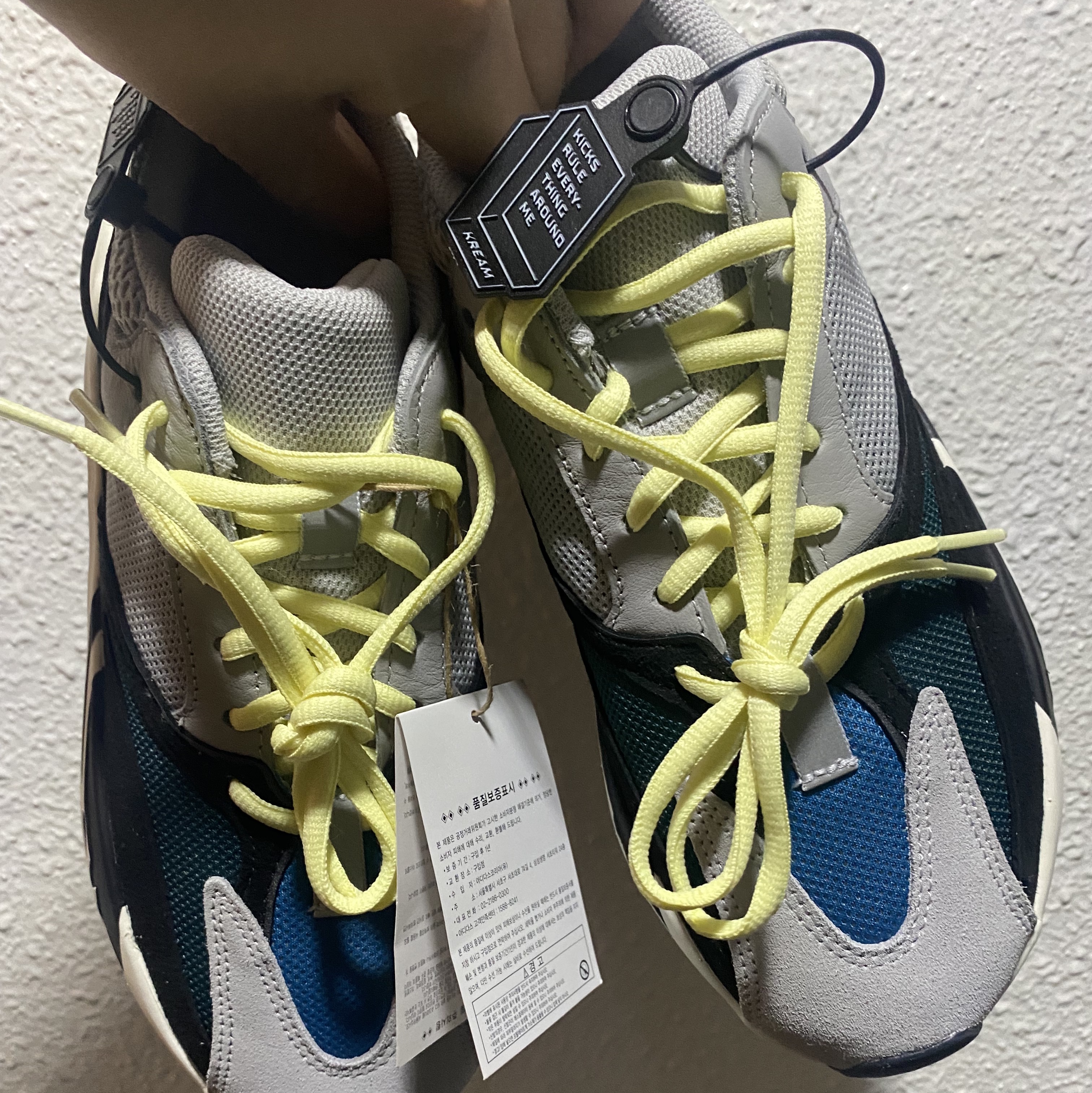 Adidas Yeezy Boost 700 Wave Runner Solid Grey 2021/2022 착용 스타일