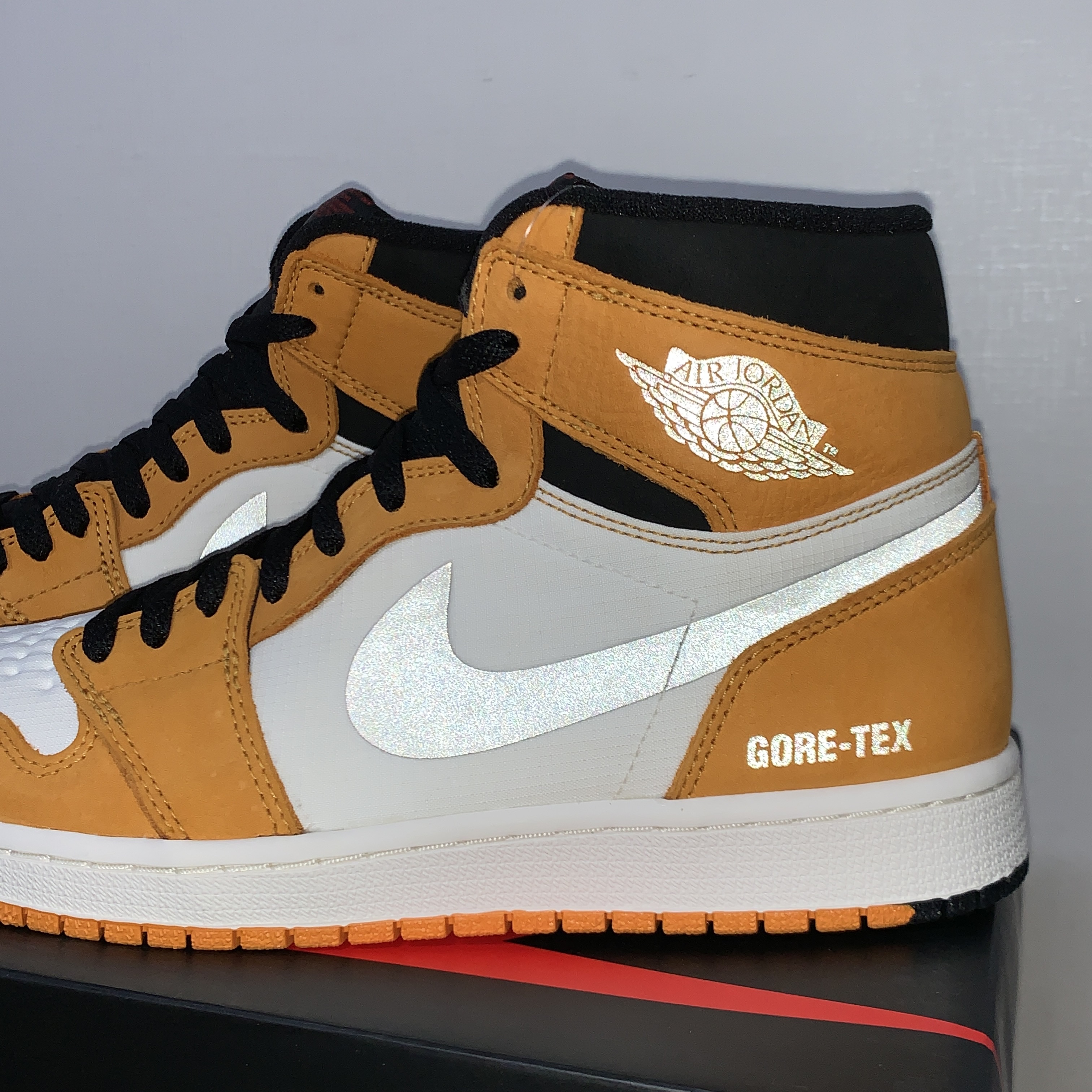 Jordan 1 Element Gore-Tex Light Curry 착용 스타일 - 2