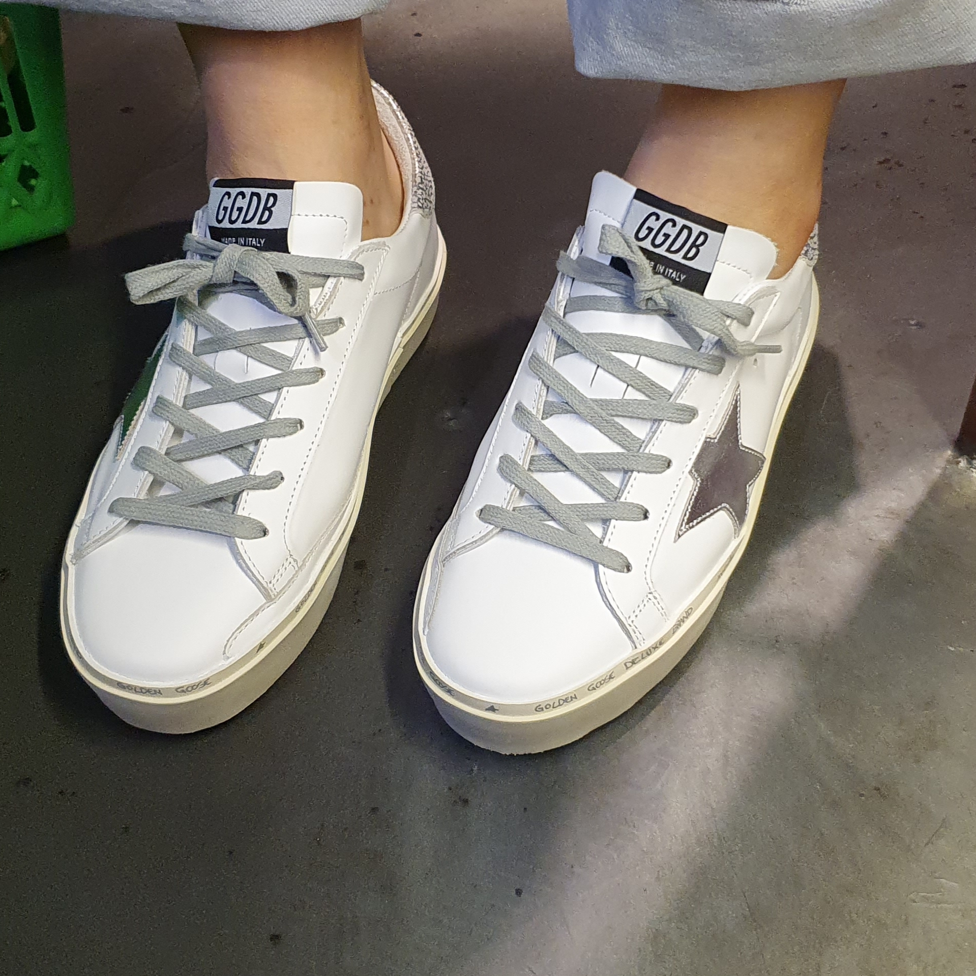 (W) Golden Goose Hi Star White Silver Heel Tab Sneakers 착용 스타일 - 2