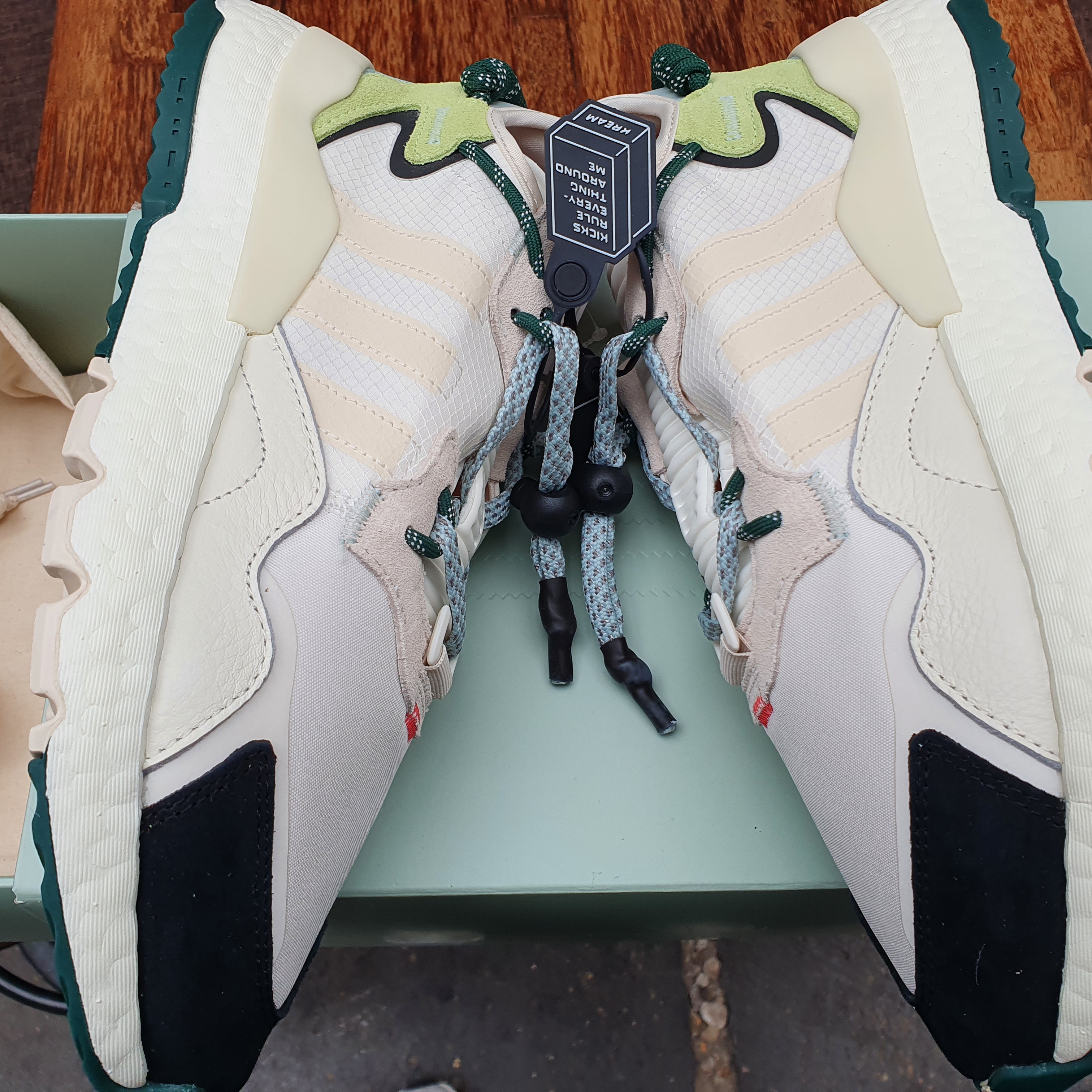 Adidas x Beyonce Ivy Park Nite Jogger Off White 착용 스타일 - 4