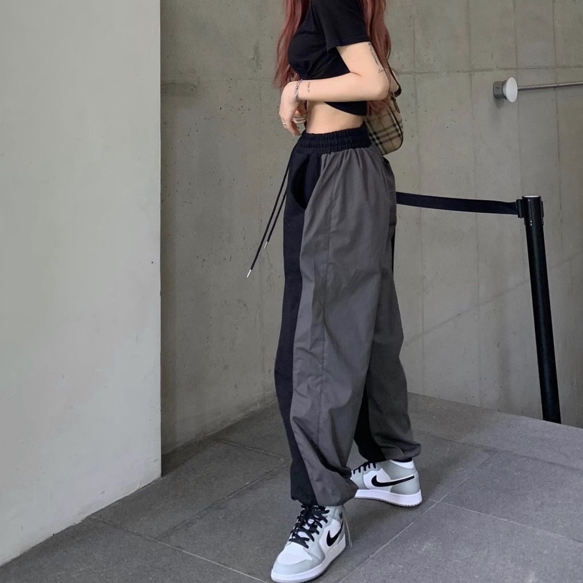 Jordan 1 Mid Light Smoke Grey 착용 스타일 - 5