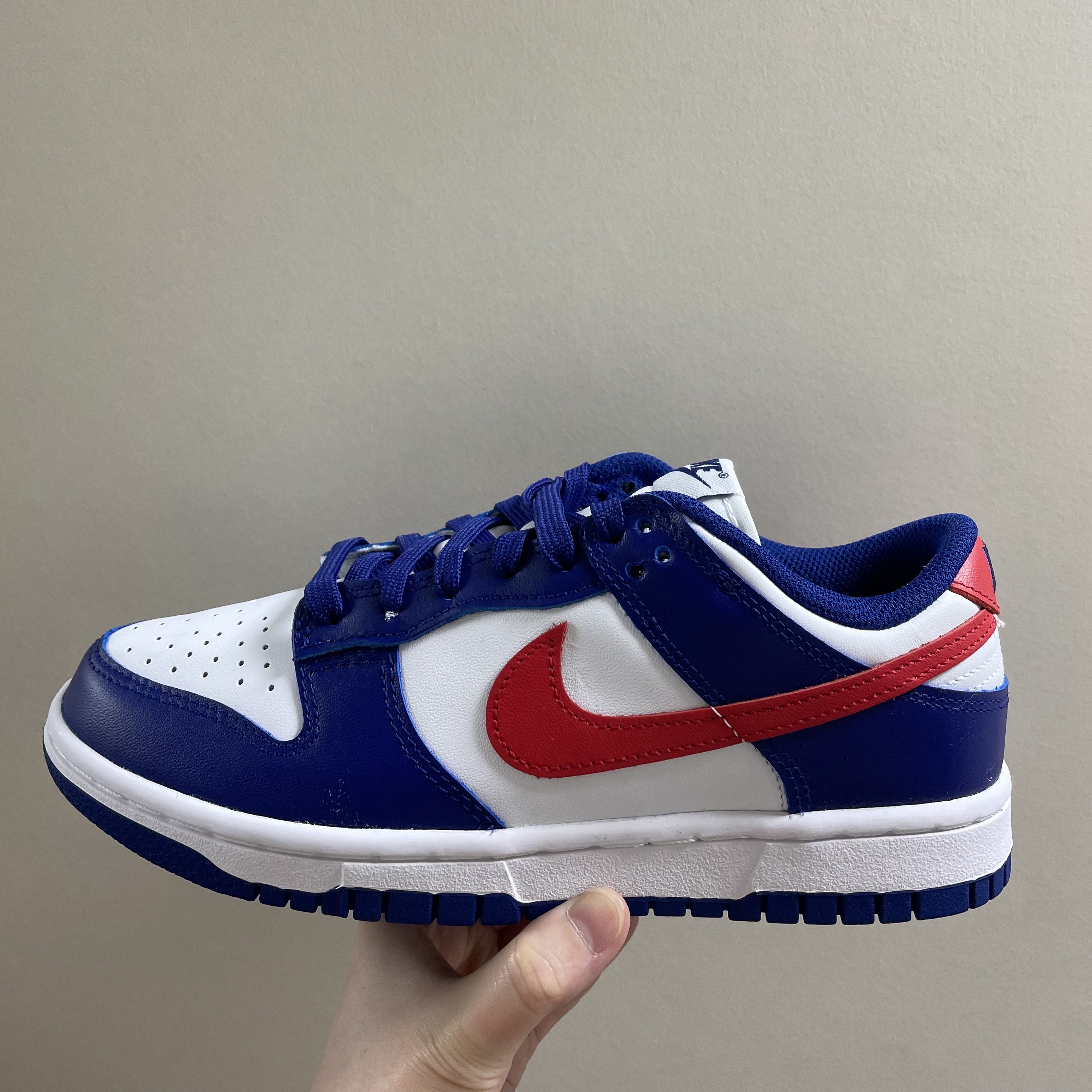 (W) Nike Dunk Low White and University Red 착용 스타일
