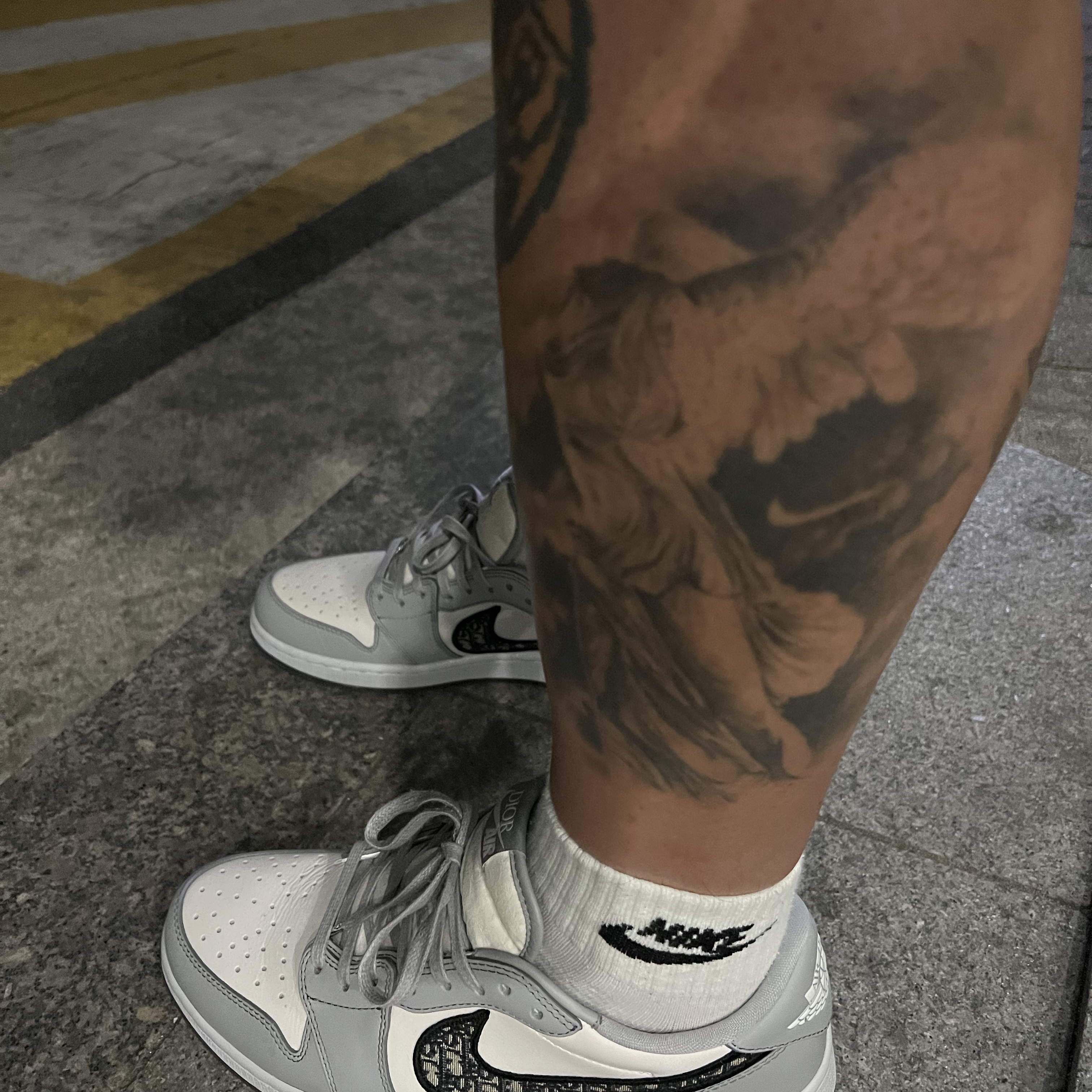 Jordan 1 x Dior Low OG 착용 스타일 - 1