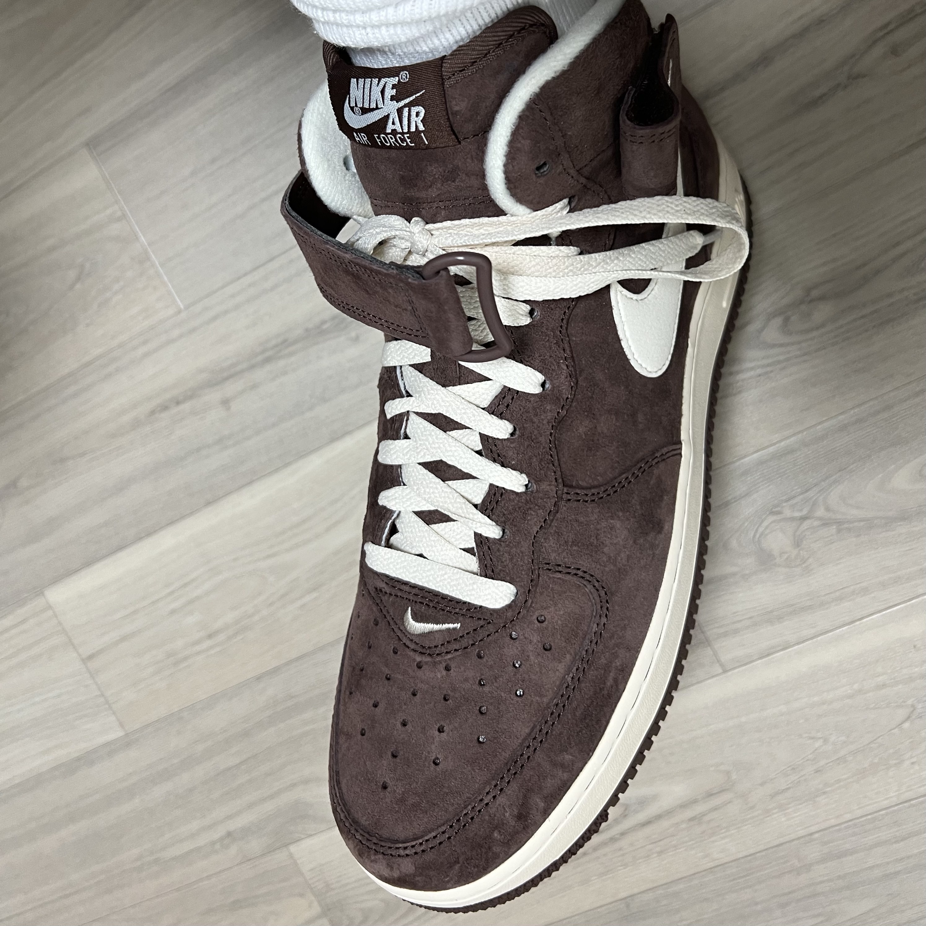 Nike Air Force 1 Mid '07 QS Chocolate 착용 스타일