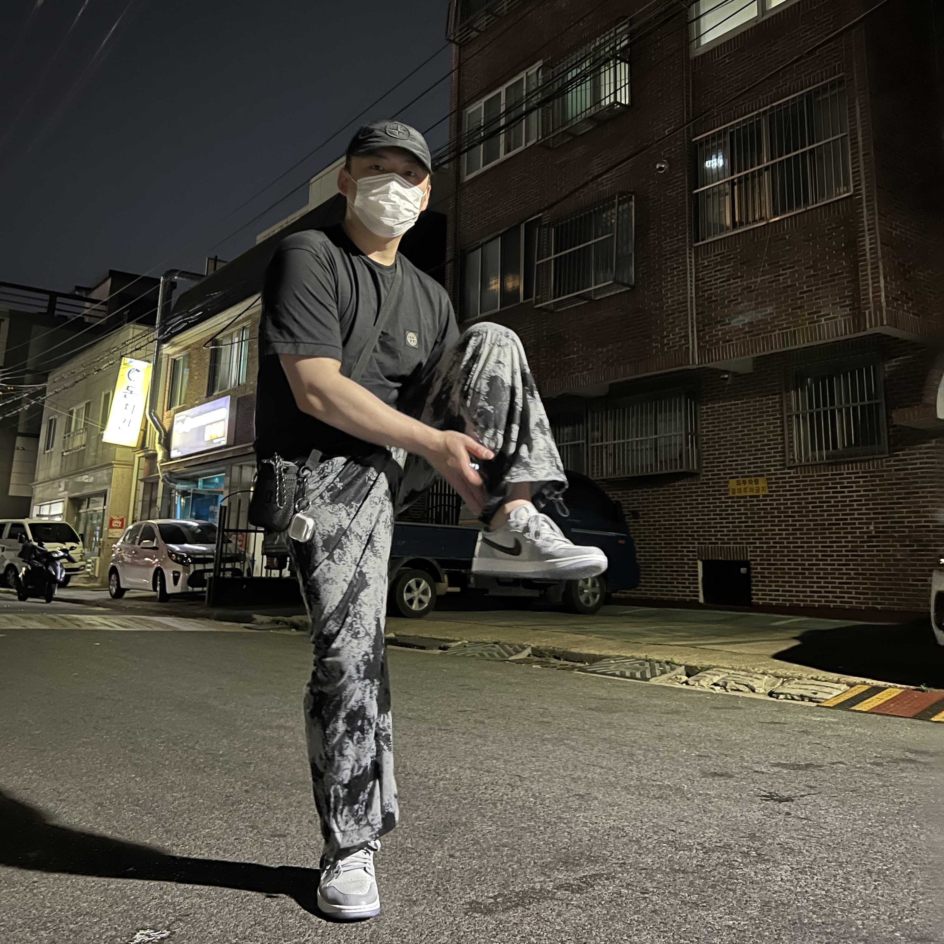 Jordan 1 Low Golf Wolf Grey, Stone Island 24113 T-Shirt Black - 21FW 착용 스타일