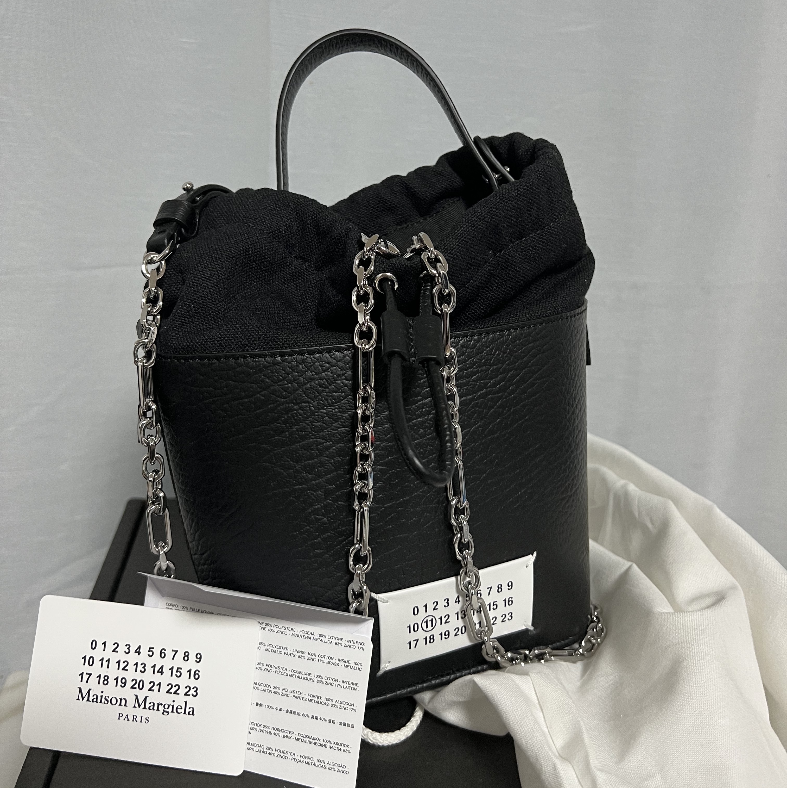 Maison Margiela 5AC Bucket Bag Black 착용 스타일
