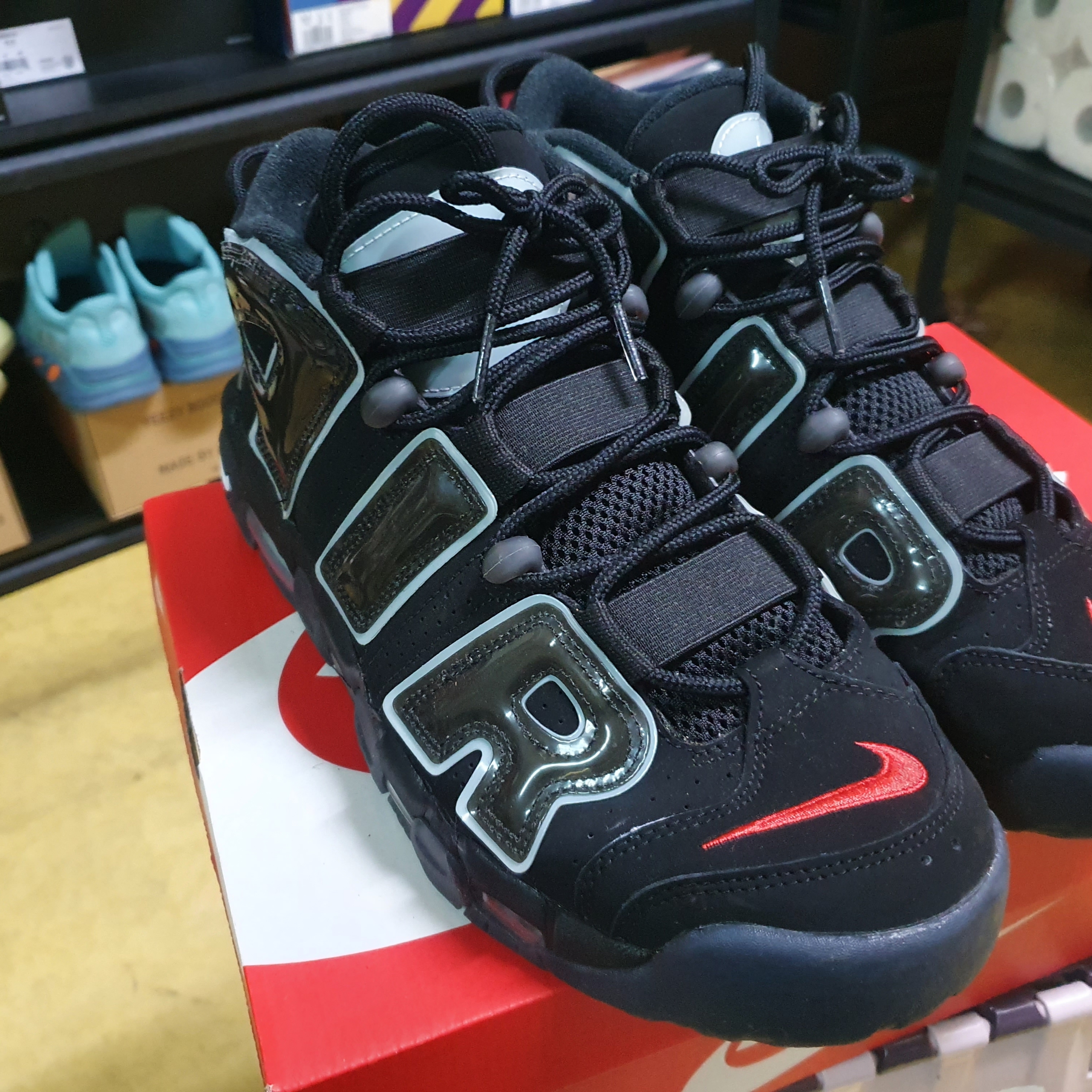 Nike Air More Uptempo 96 Maximum Volume 착용 스타일 - 3