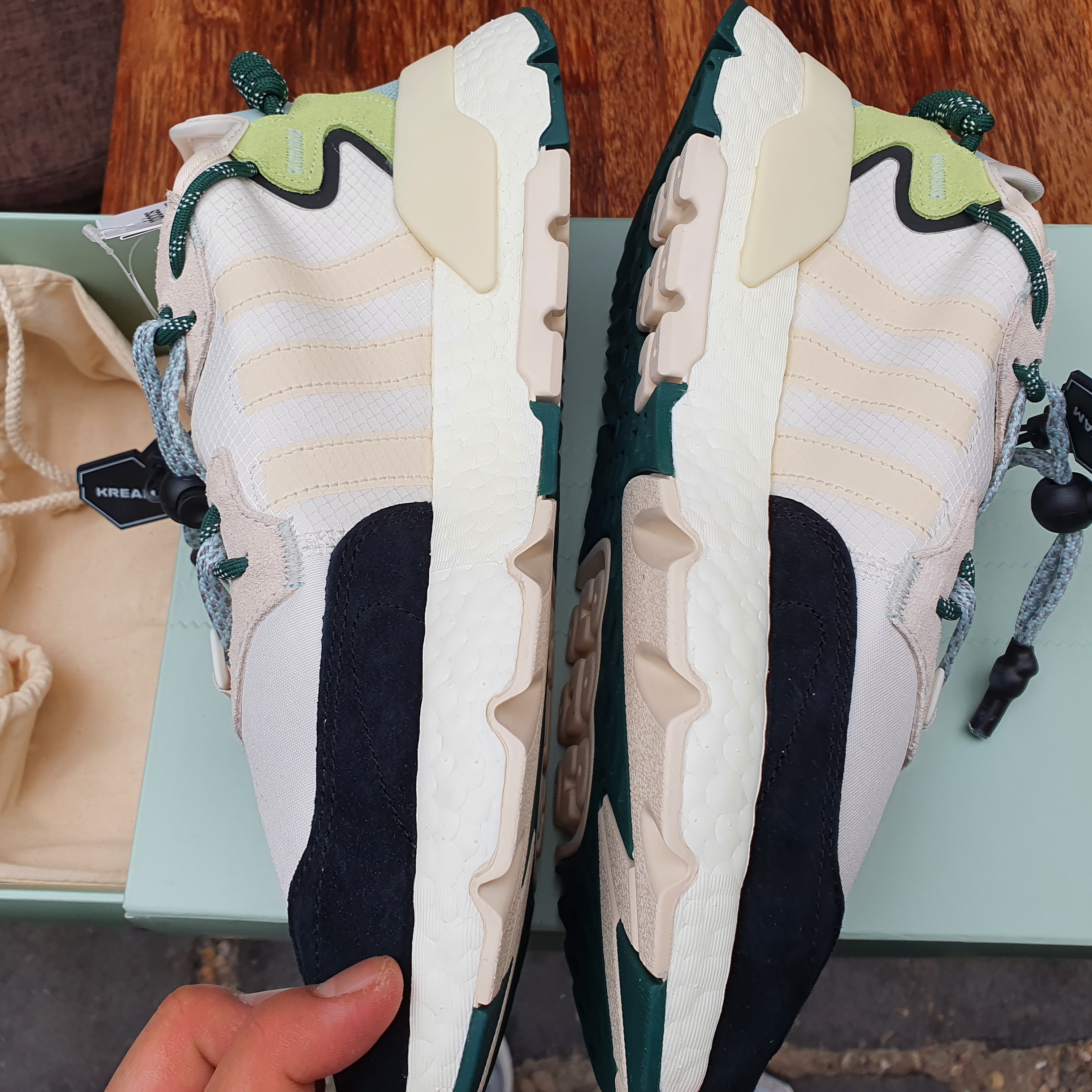 Adidas x Beyonce Ivy Park Nite Jogger Off White 착용 스타일 - 3