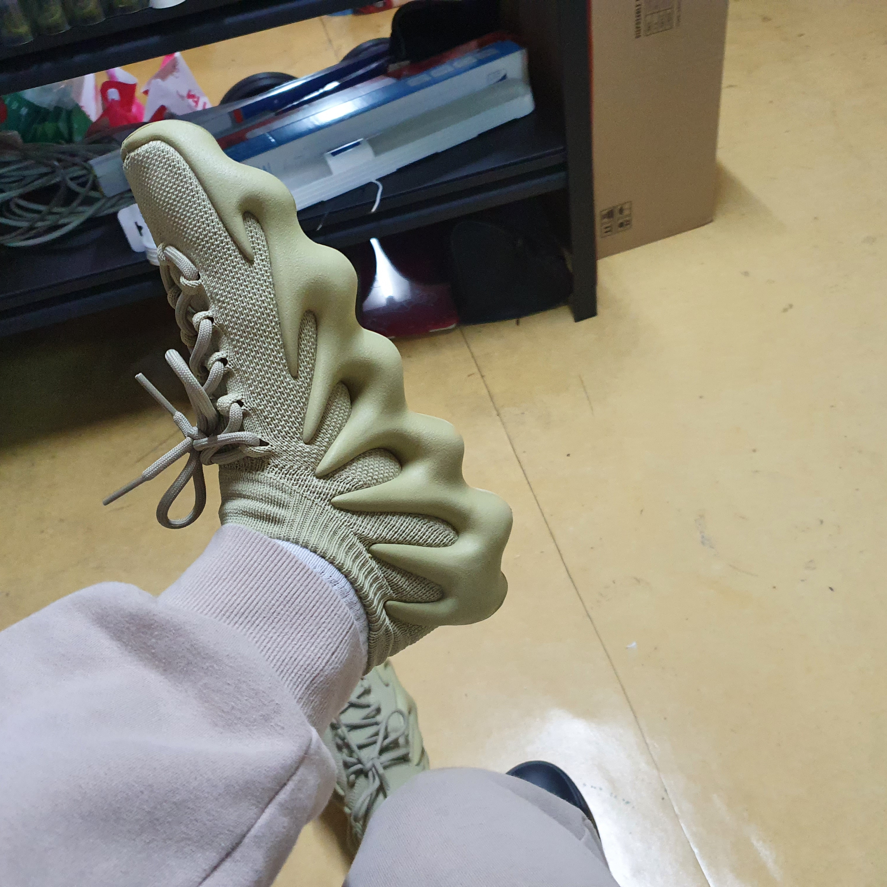 Adidas Yeezy 450 Resin 착용 스타일 - 3