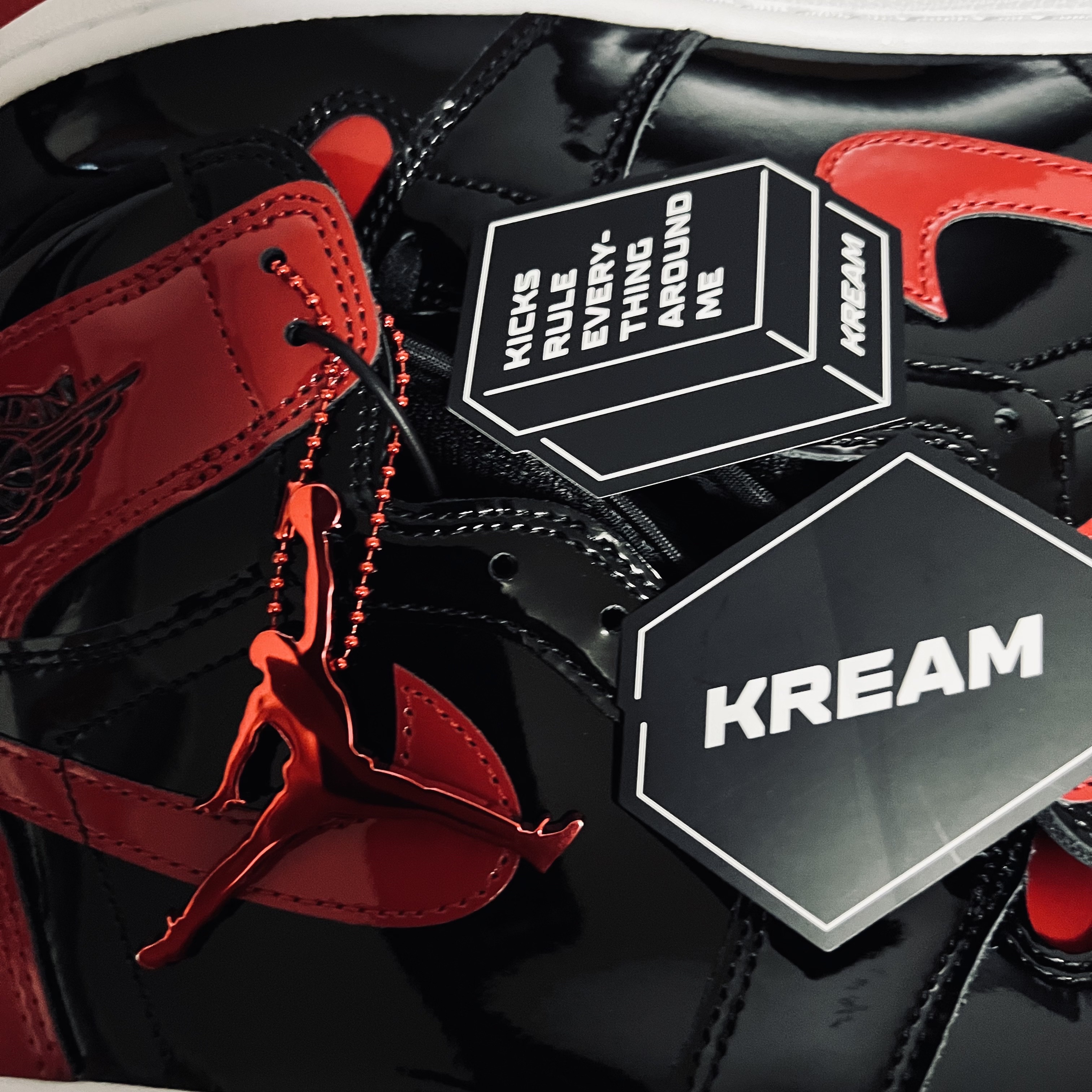 Jordan 1 Retro High OG Patent Bred 착용 스타일 - 3