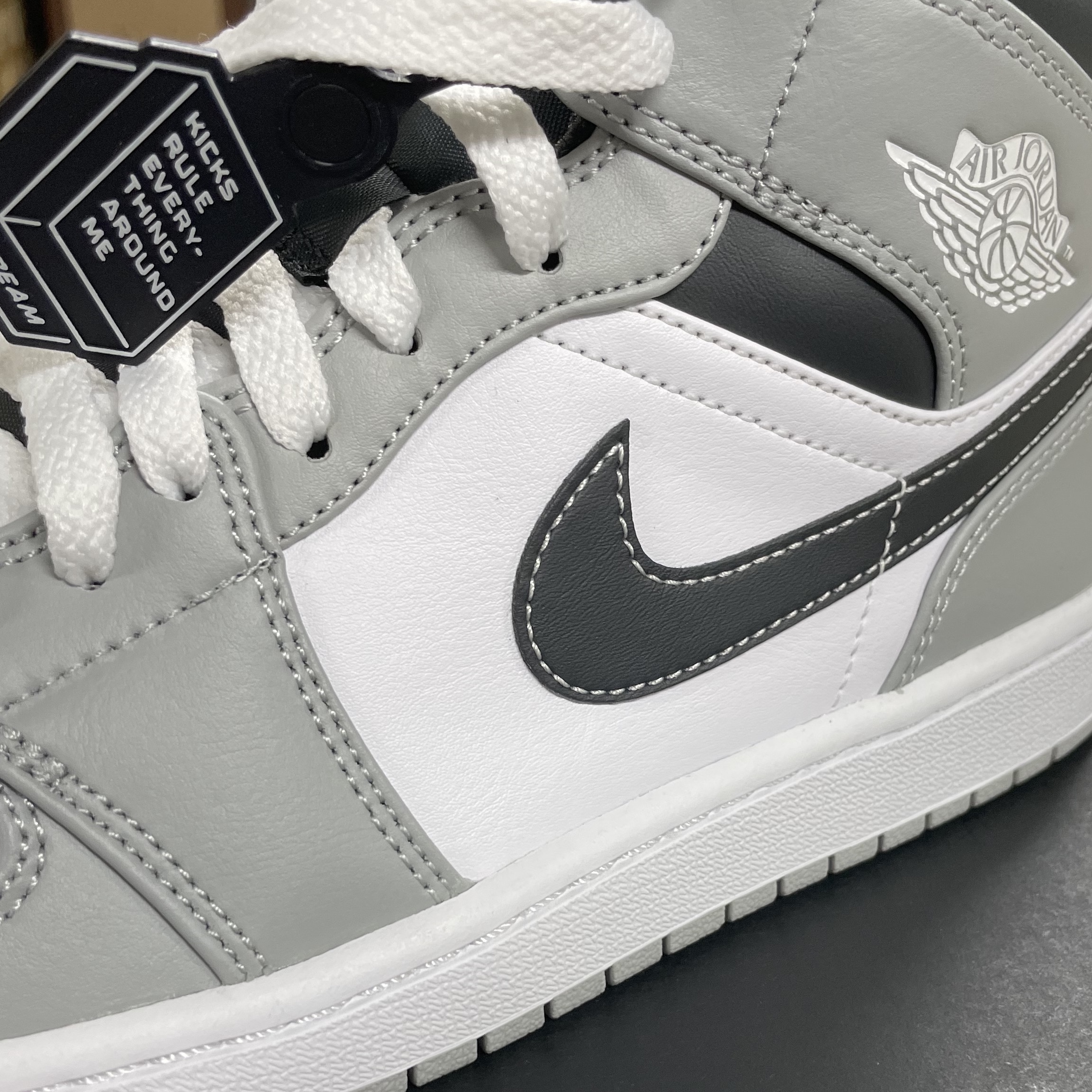 Jordan 1 Mid Light Smoke Grey Anthracite 착용 스타일