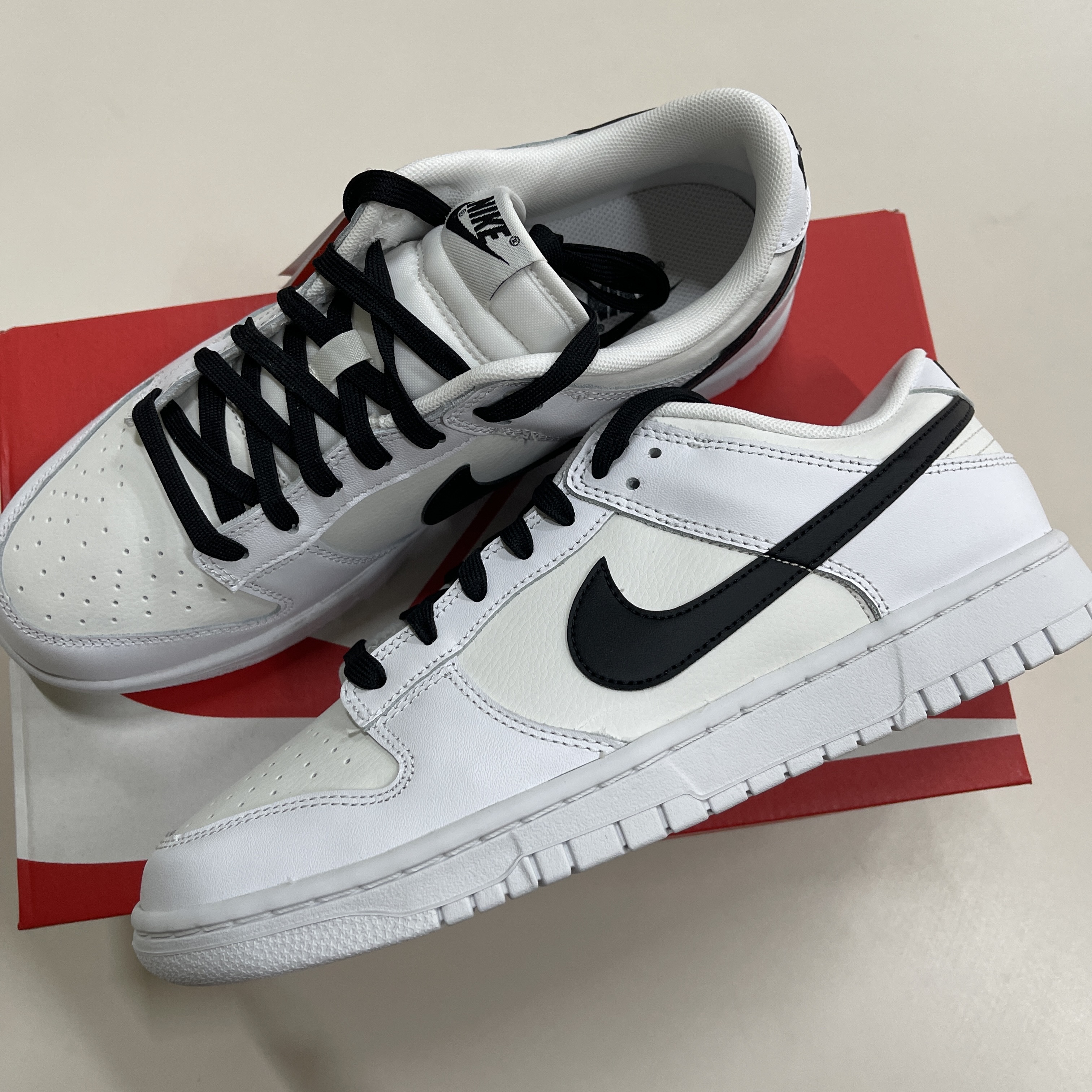 Nike Dunk Low Retro Summit White 착용 스타일 - 2