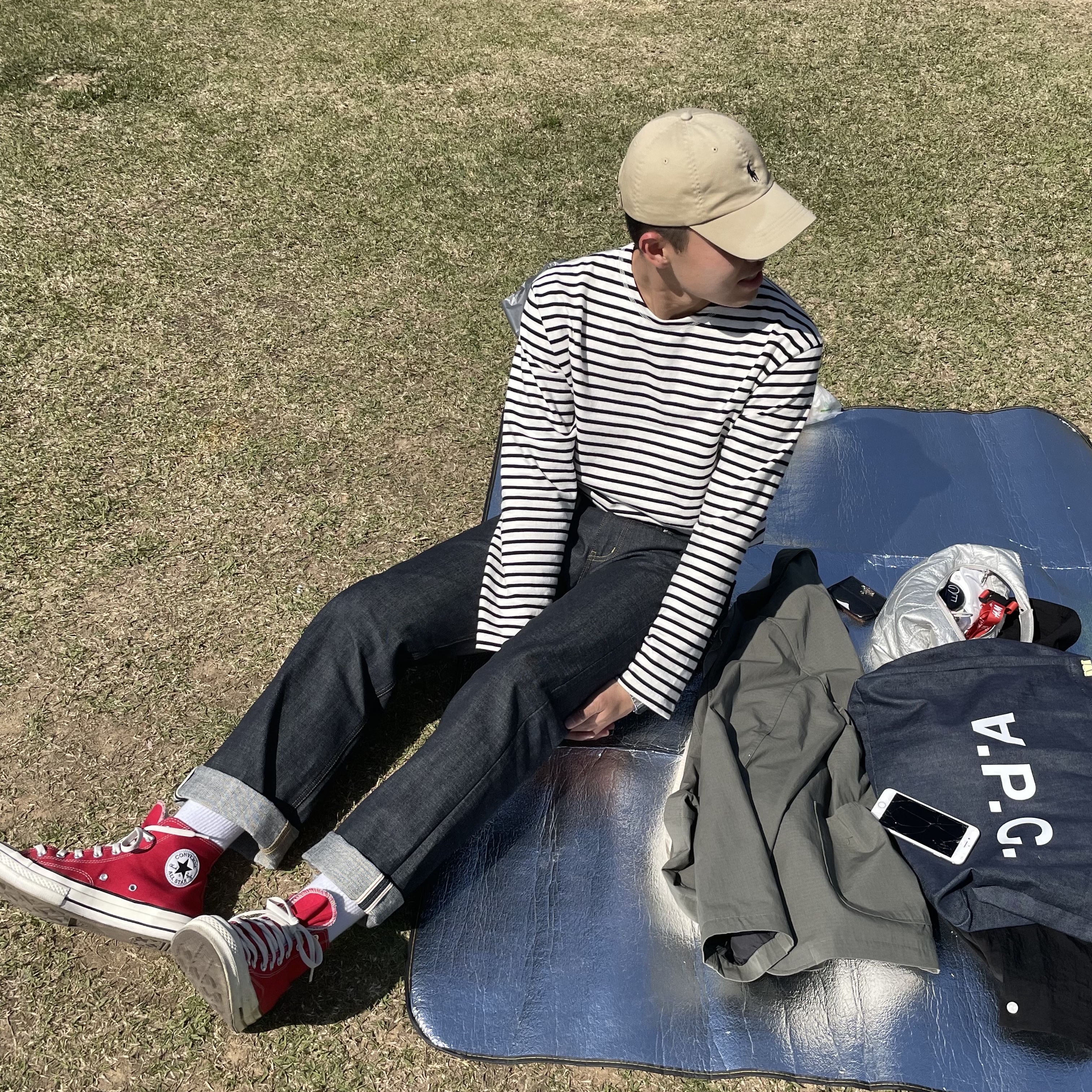 Converse Chuck 70 High Enamel Red, A.P.C. Daniela Shopping Bag Indigo 착용 스타일