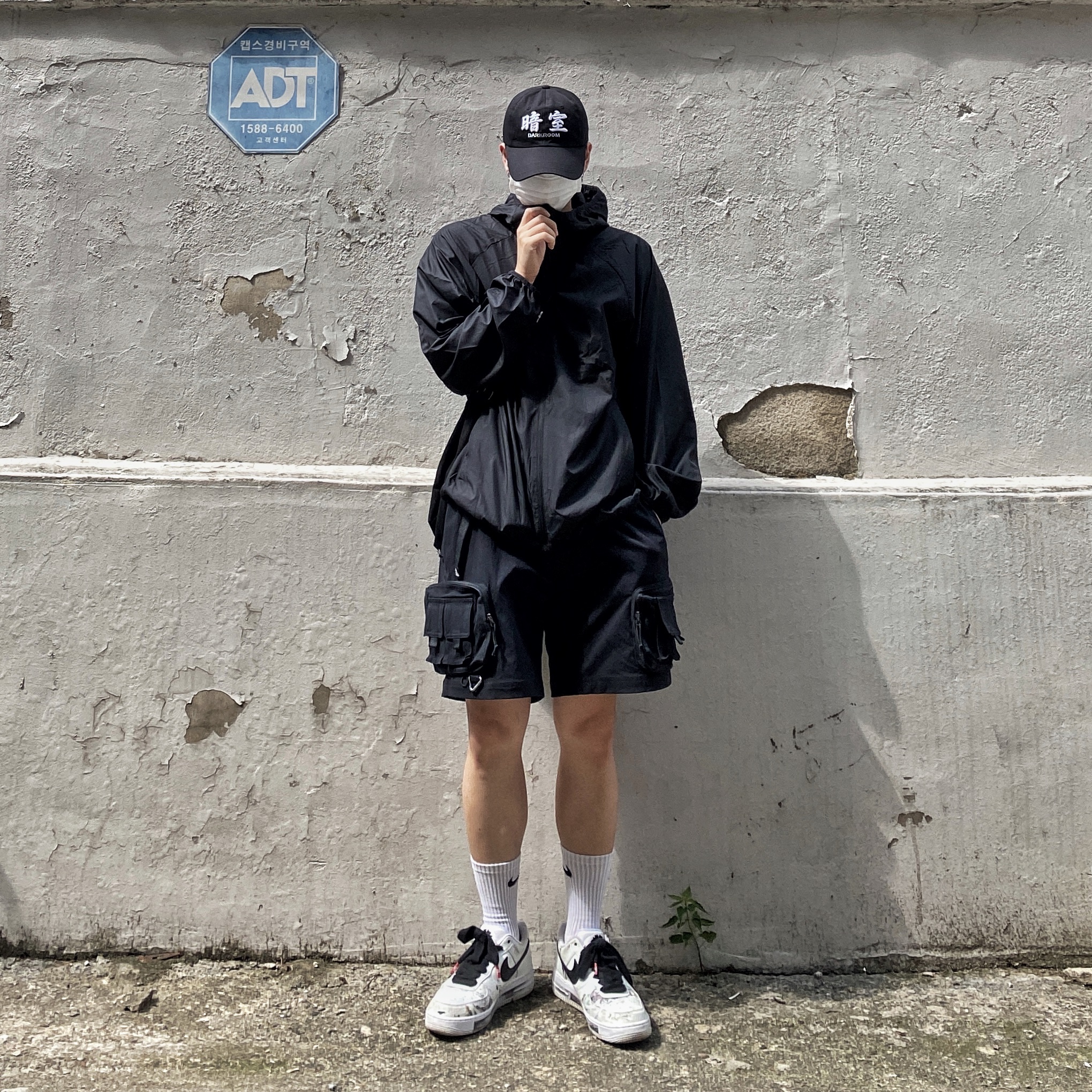Nike x Peaceminusone Air Force 1 Low Para-Noise 2.0, Darkr8m Studio White Logo Cap 착용 스타일