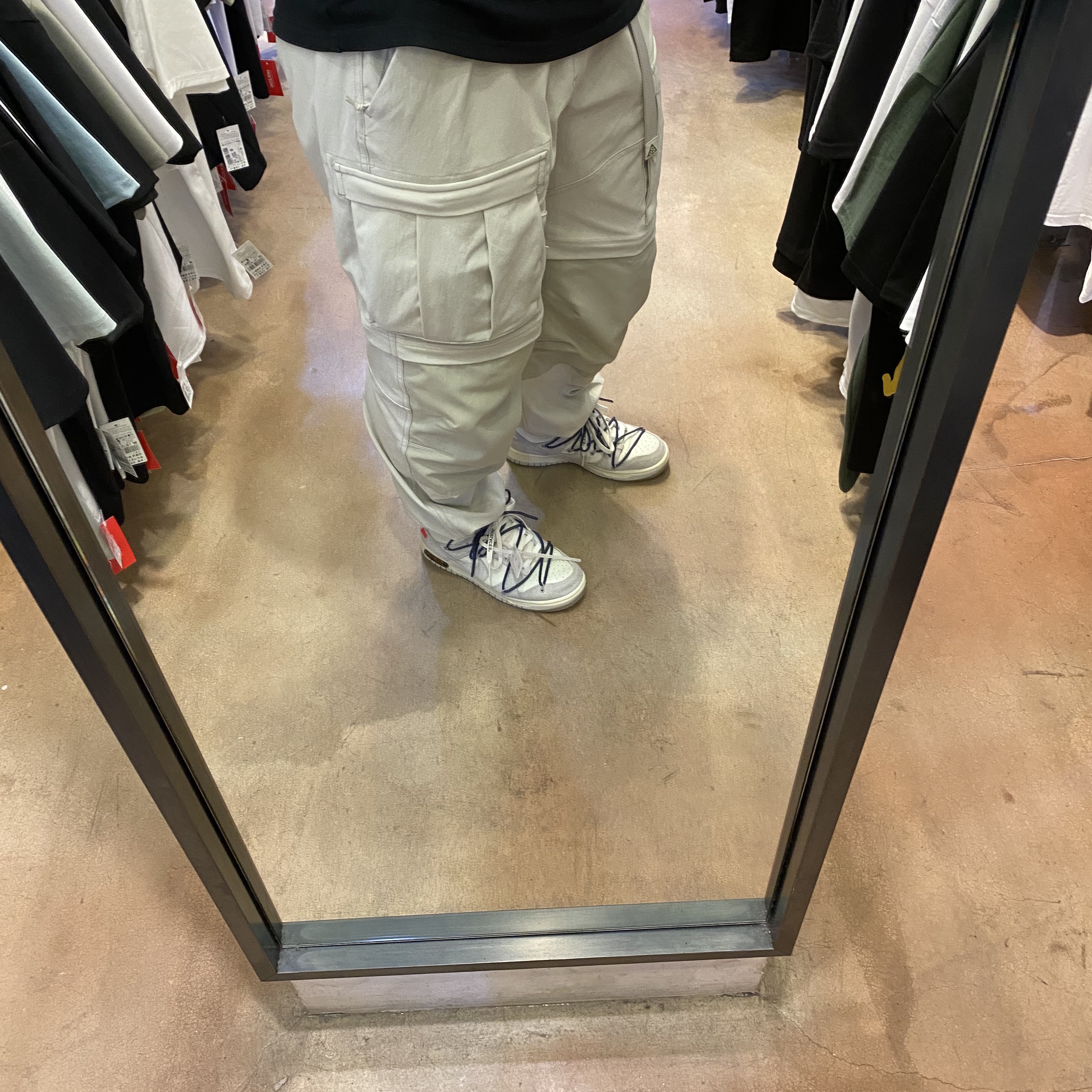 Nike x Off-White Dunk Low The 50 - Lot 18, Nike ACG Smith Summit Cargo Pants Light Bone - Asia 착용 스타일 - 4
