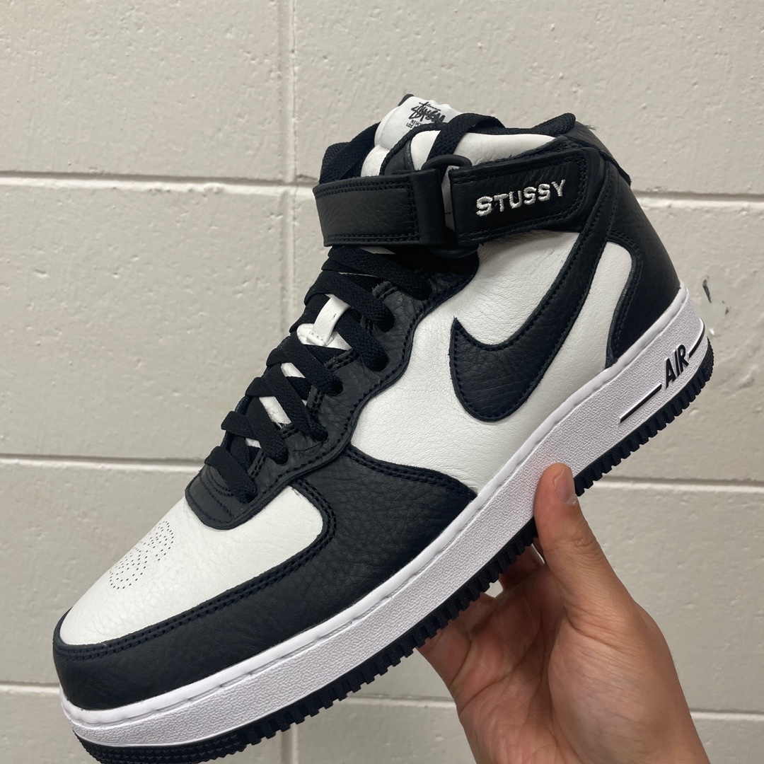 Nike x Stussy Air Force 1 '07 Mid SP Black and Light Bone 착용 스타일