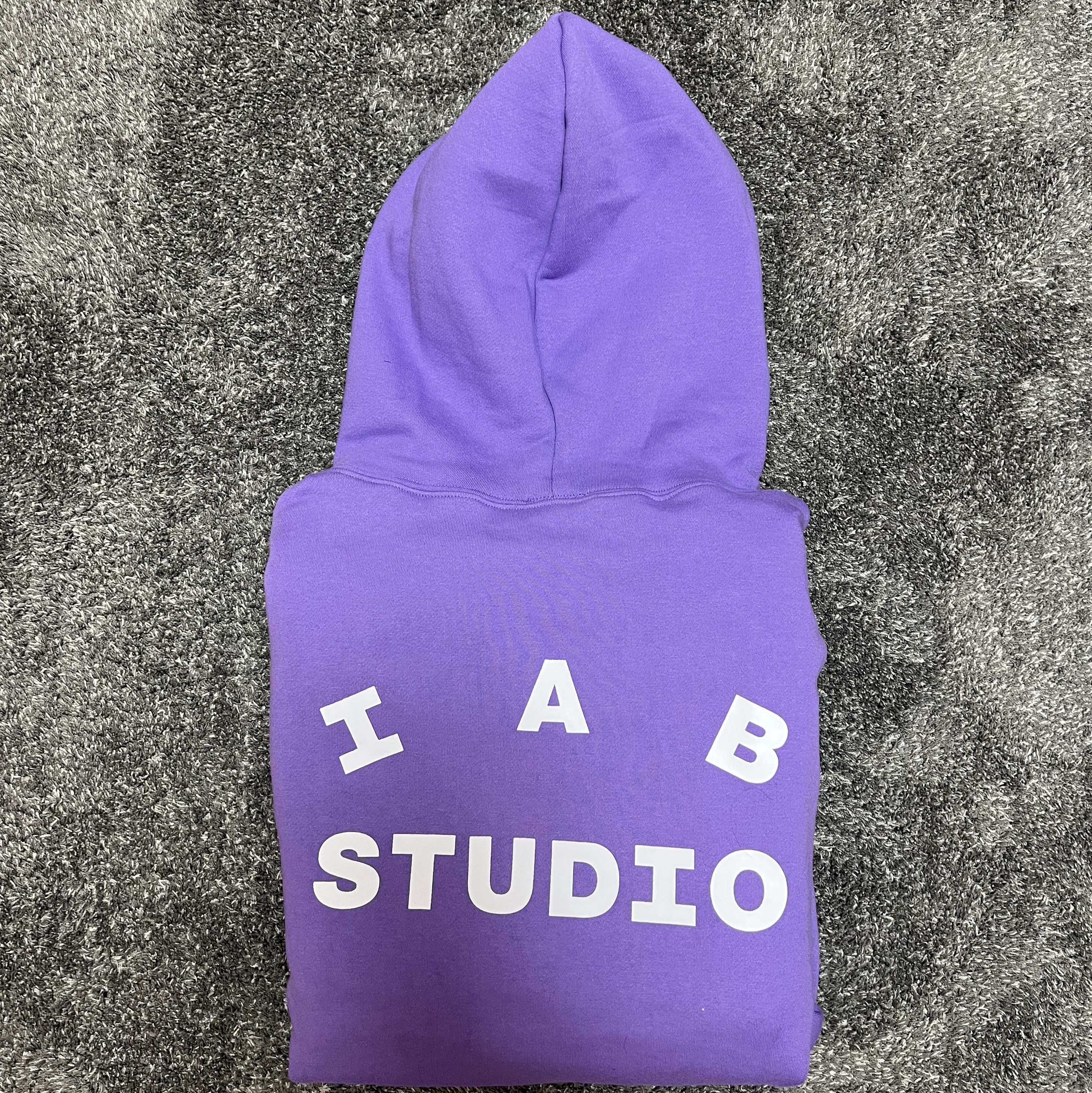 IAB Studio x Thor Hoodie Purple 착용 스타일