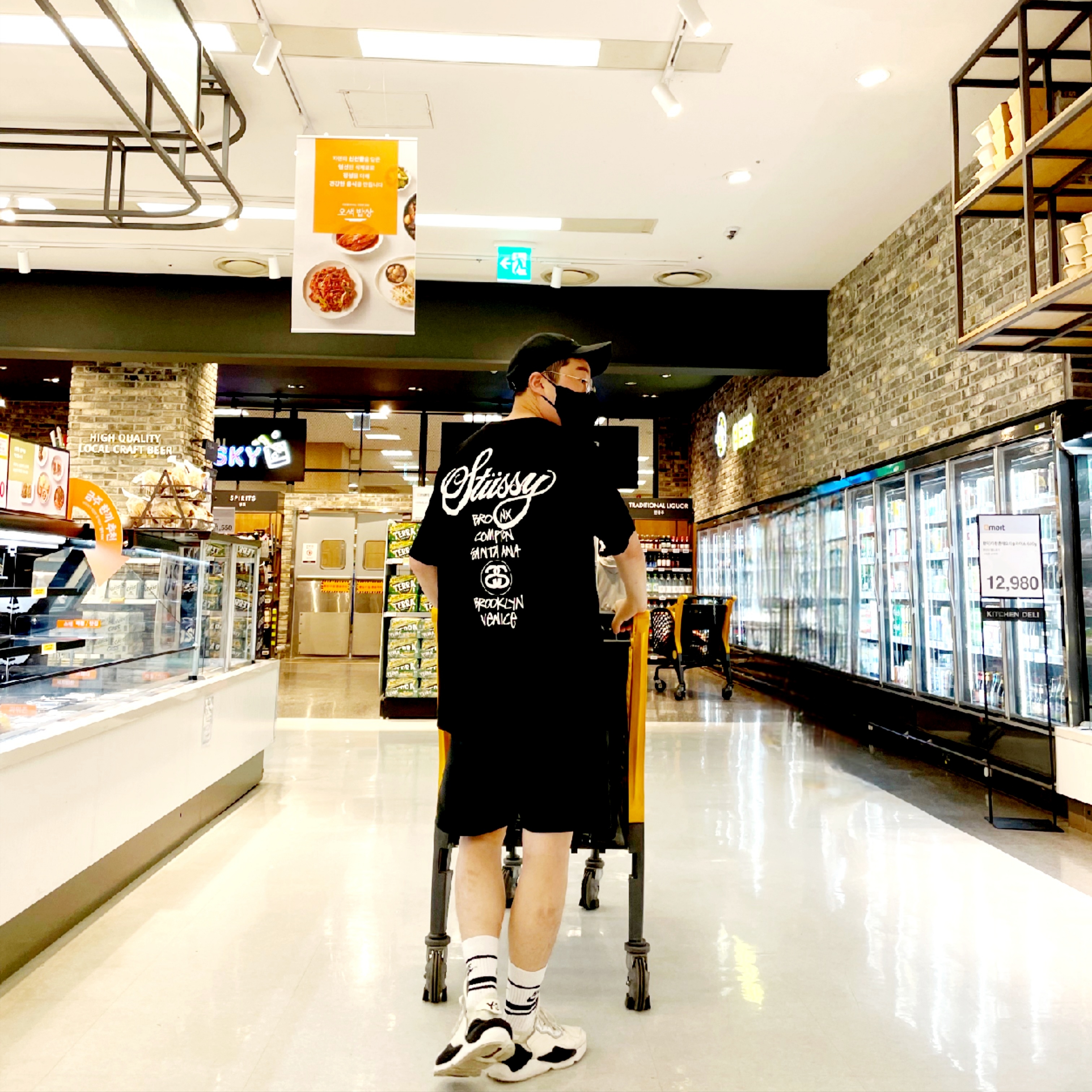 Stussy World Tour T-Shirt Black, Nike H86 Korea Cap Black 착용 스타일 - 3