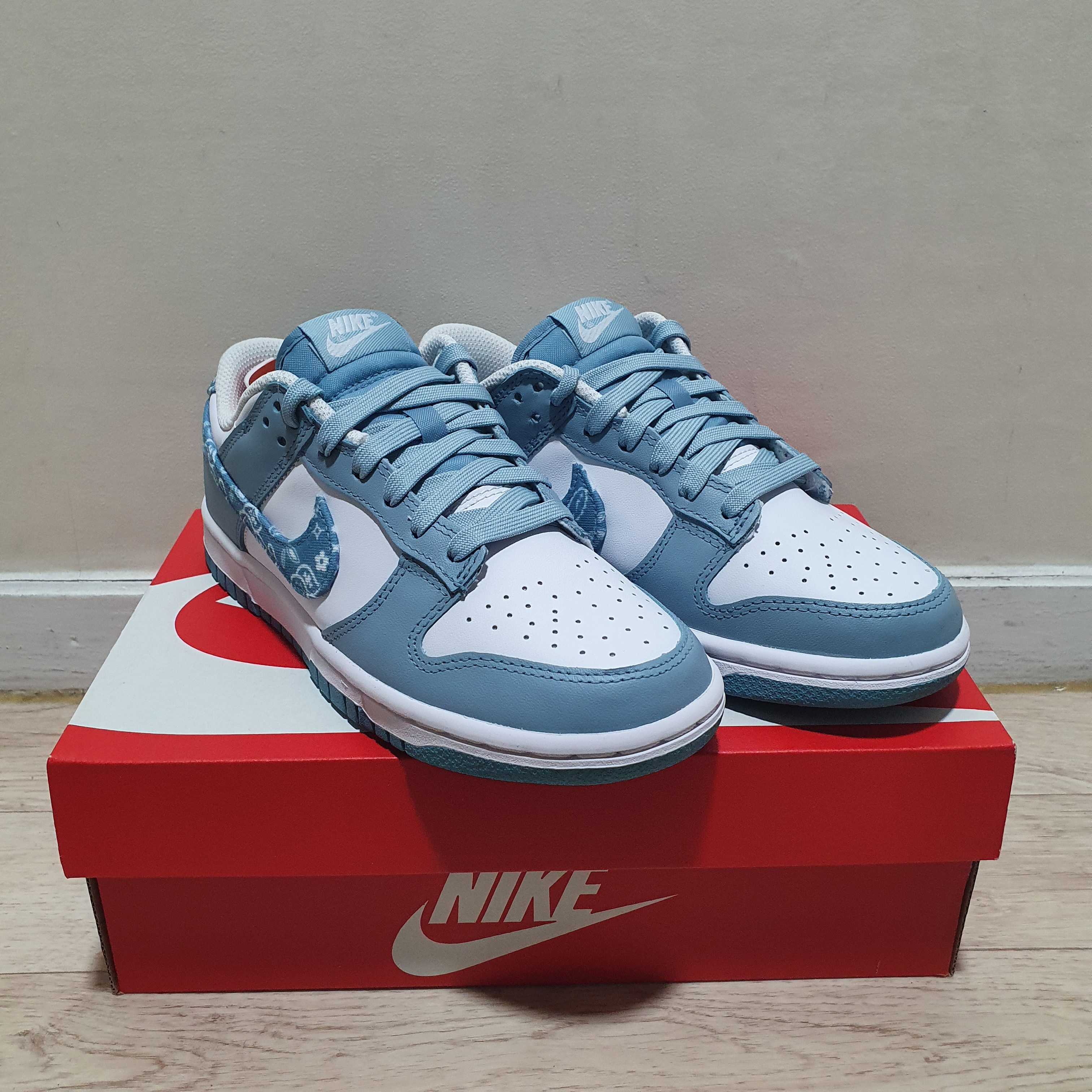 (W) Nike Dunk Low Essential Blue Paisley 착용 스타일