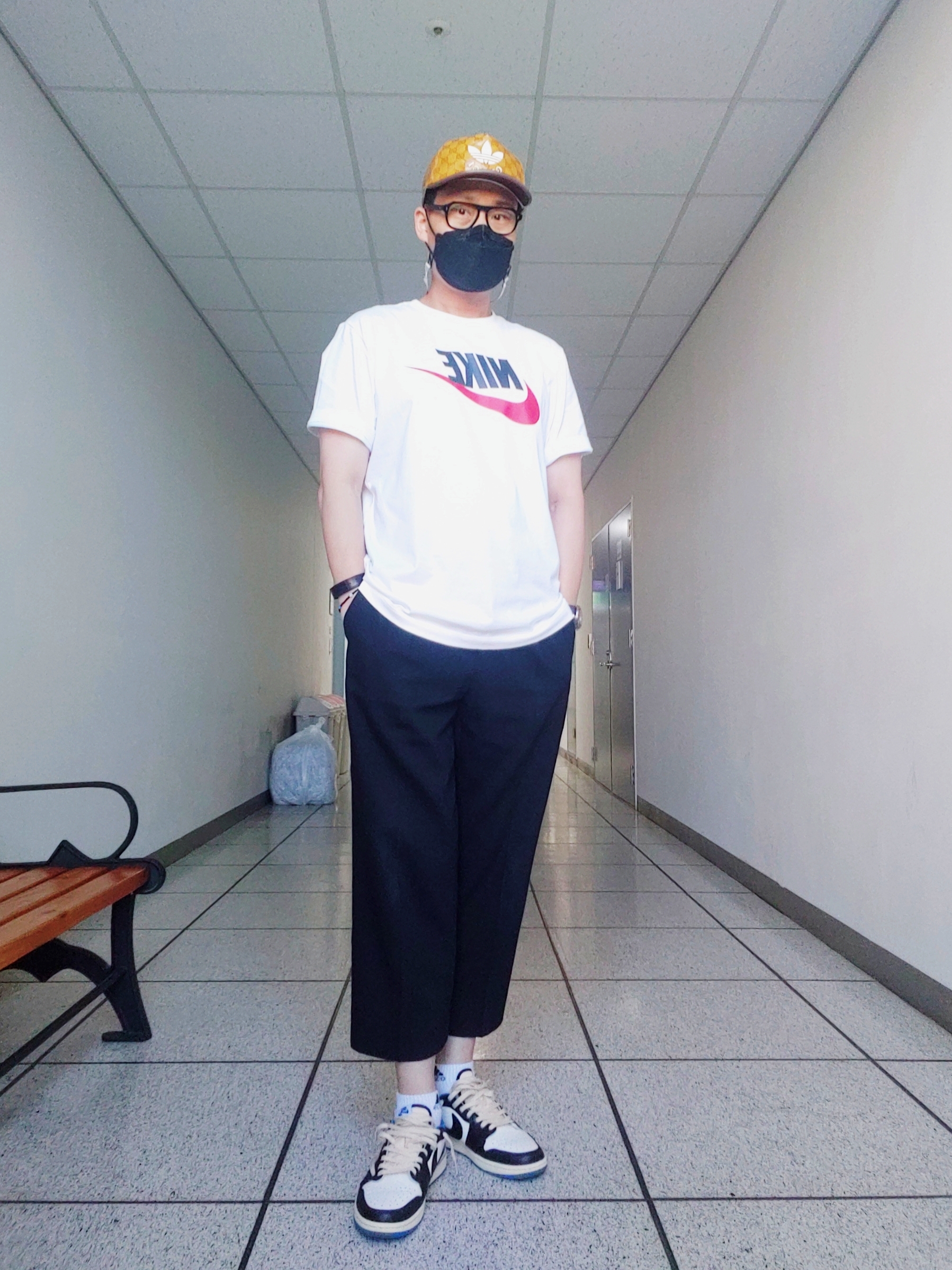 Jordan 1 x Travis Scott x Fragment Retro Low OG SP Military Blue, Gucci x Adidas Baseball Hat Beige Brown 착용 스타일